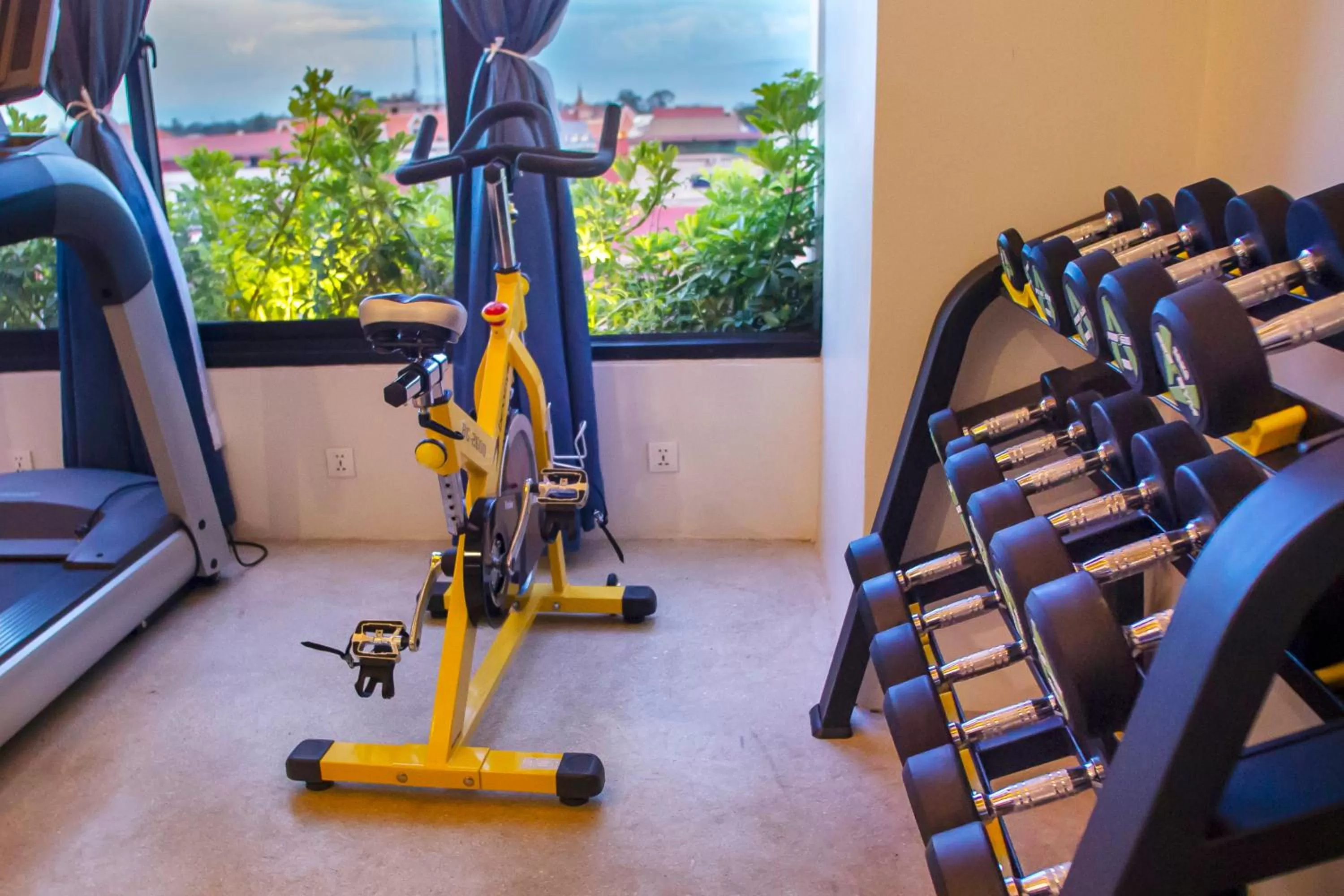 Fitness centre/facilities in HARI Residence & Spa