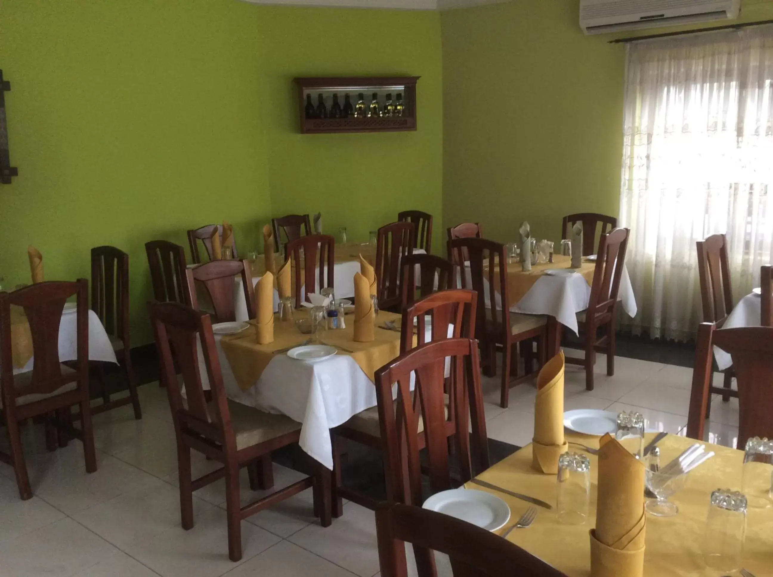 Restaurant/Places to Eat in Eastgate Hotel