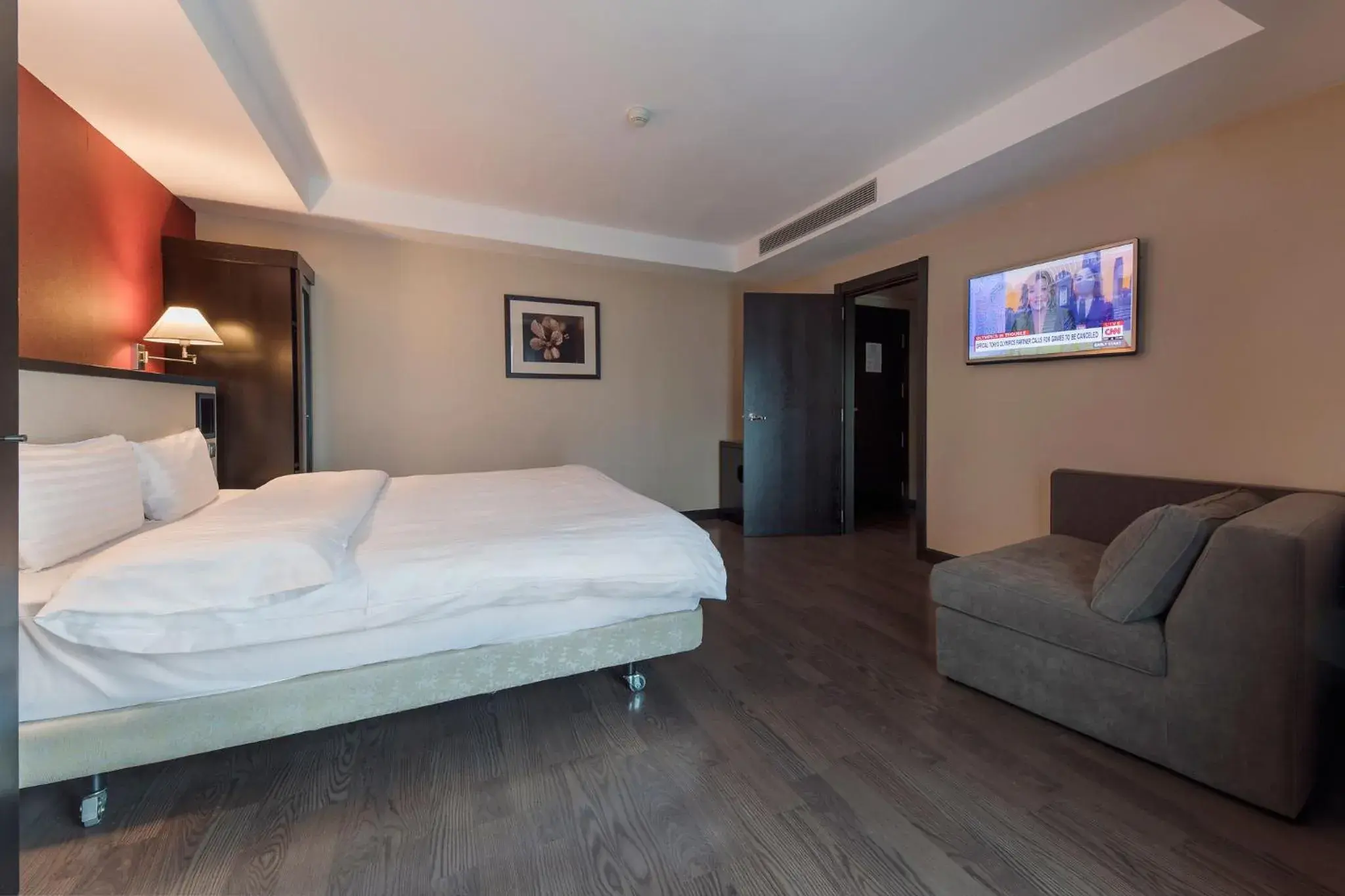Bed in Hotel CH Bucharest