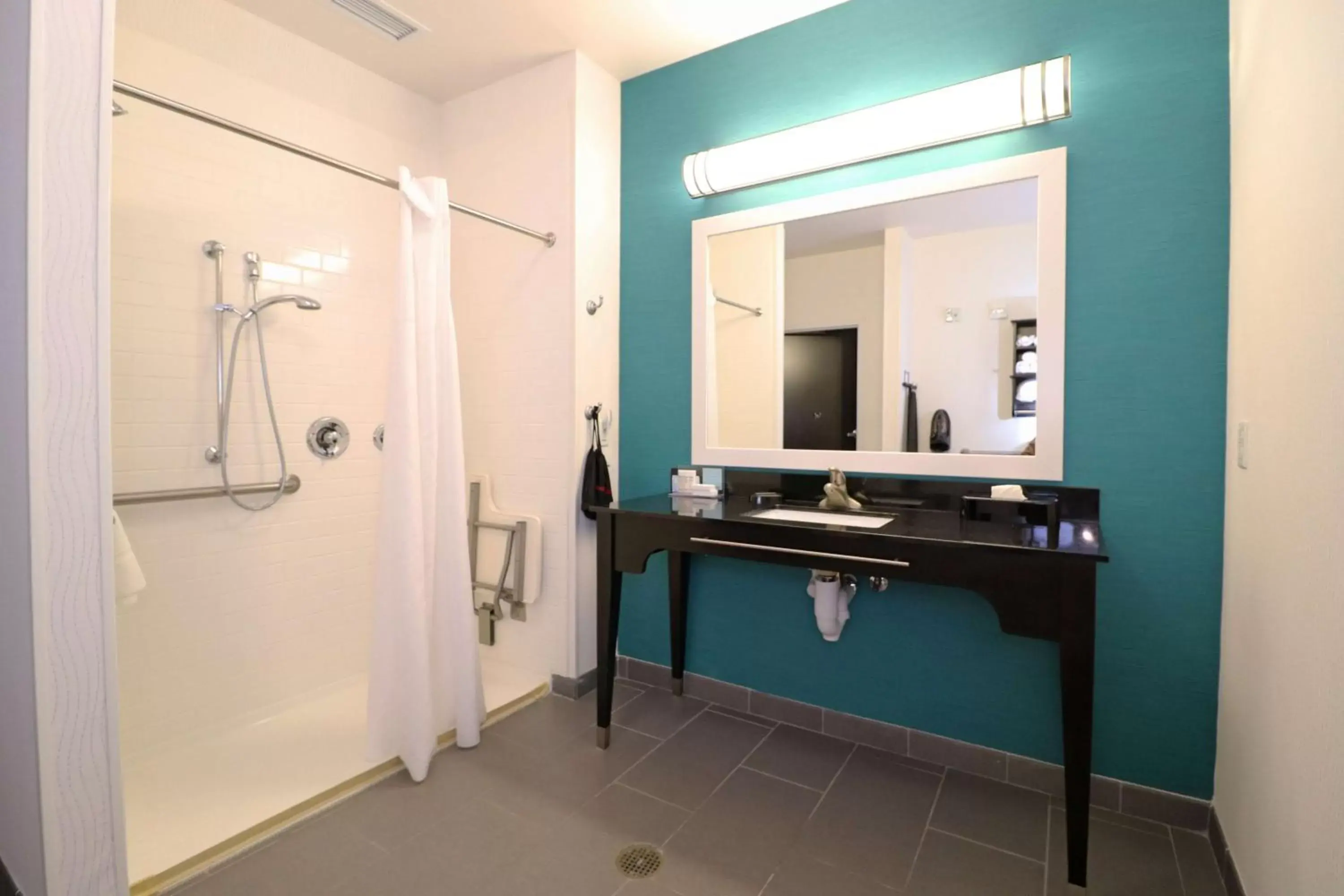 Bathroom in Hampton Inn Kearney Bathroom in Hampton Inn Kearney