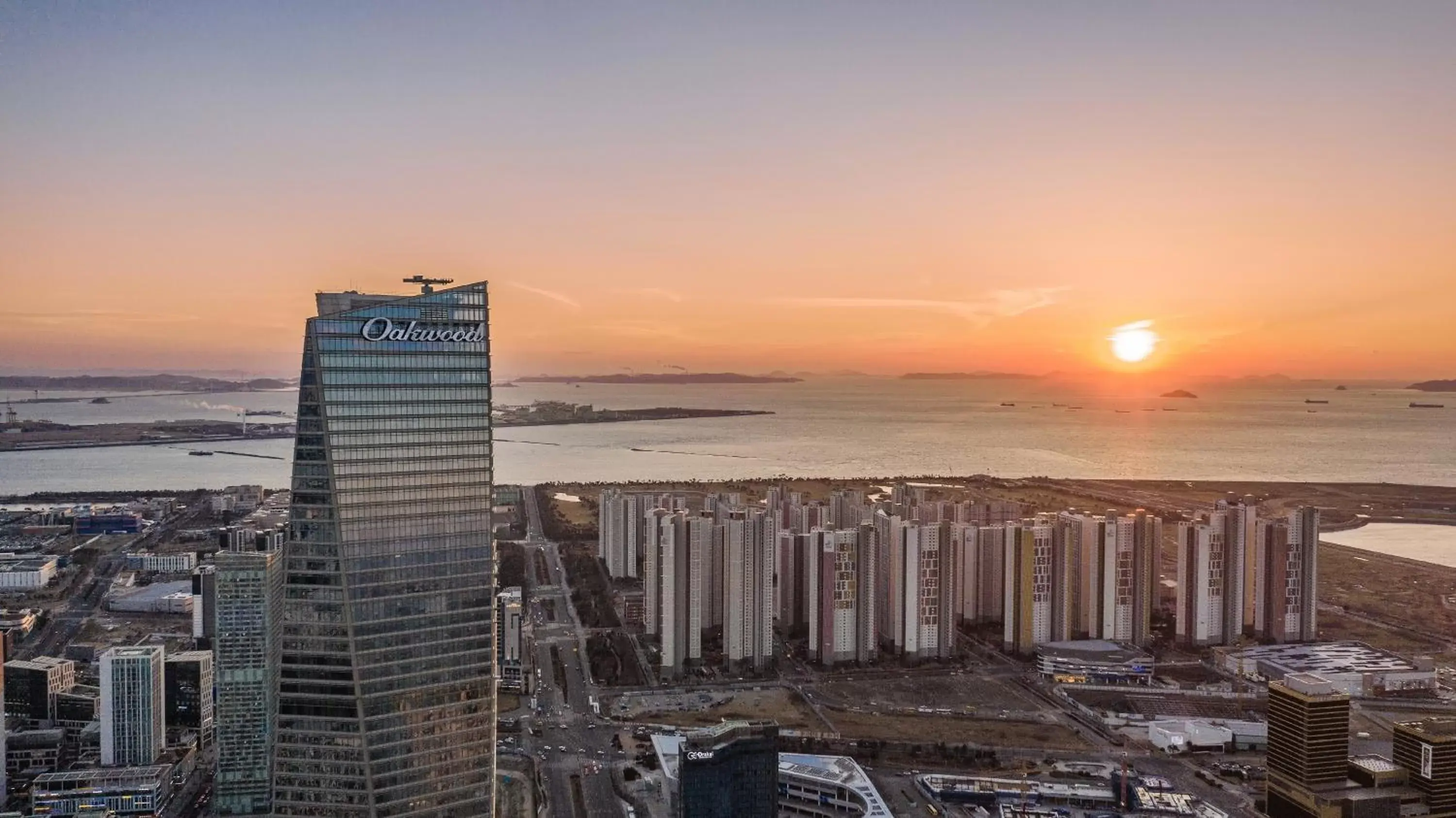 Facade/entrance in Oakwood Premier Incheon Facade/entrance in Oakwood Premier Incheon