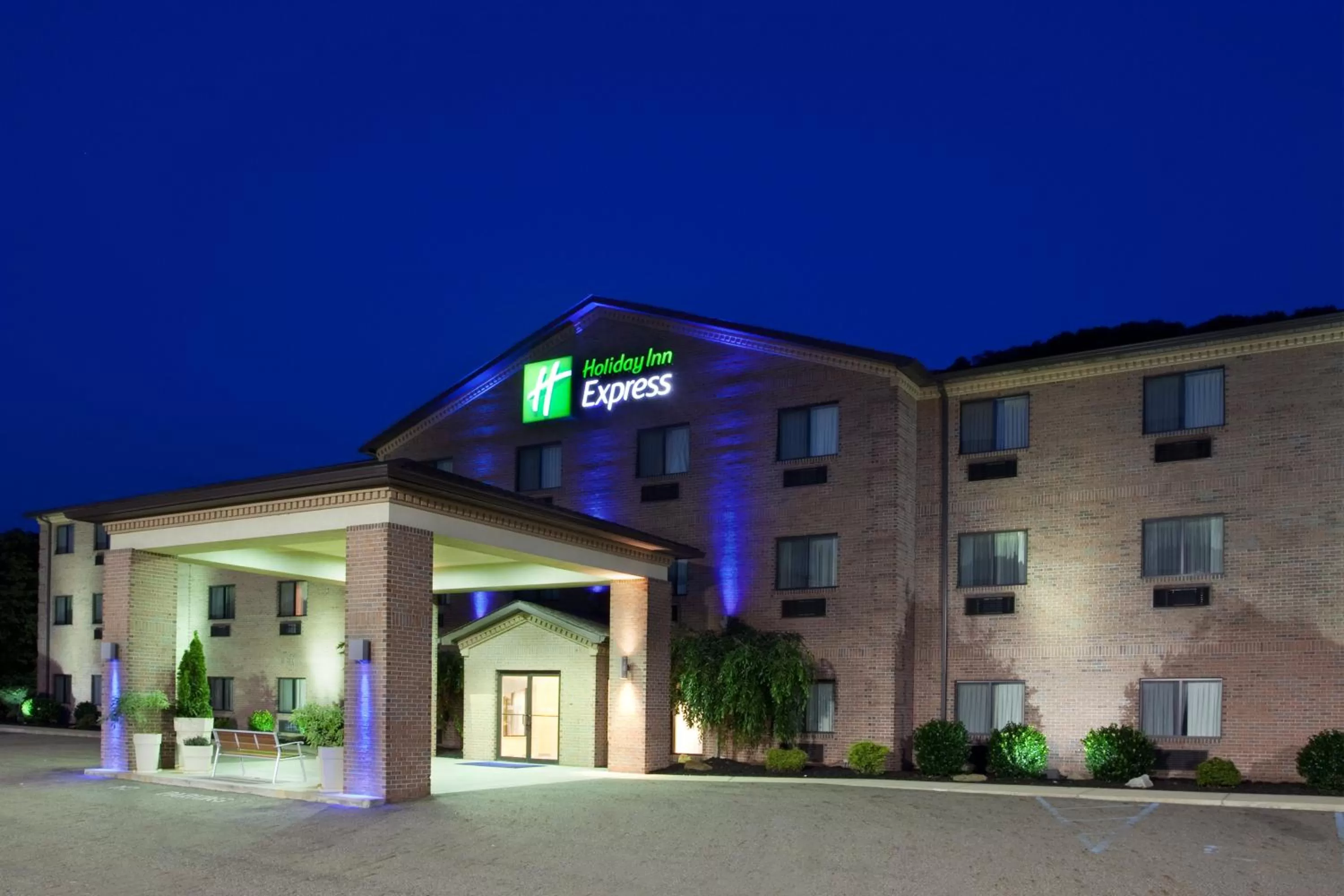 Property Building in Holiday Inn Express - Newell-Chester WV, an IHG Hotel