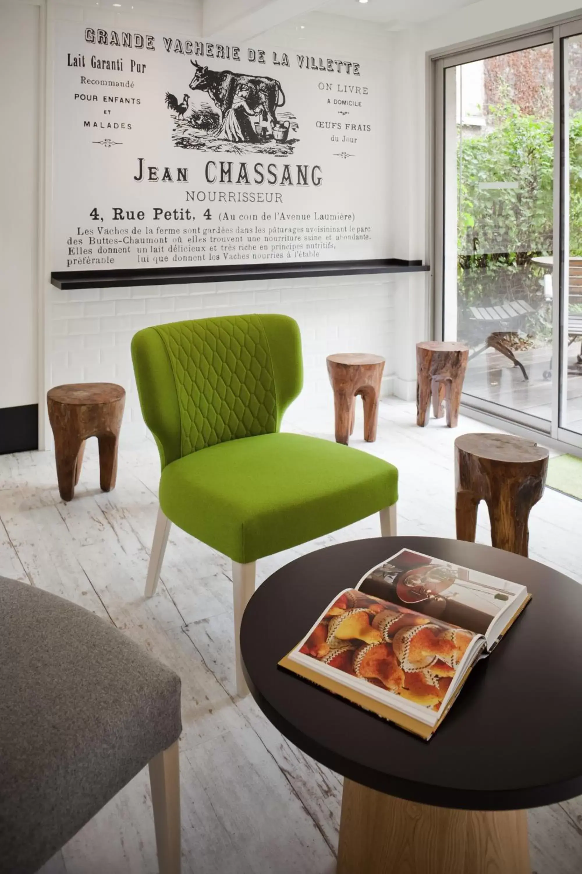 Lobby or reception in ibis Styles Paris Buttes Chaumont Lobby or reception in ibis Styles Paris Buttes Chaumont