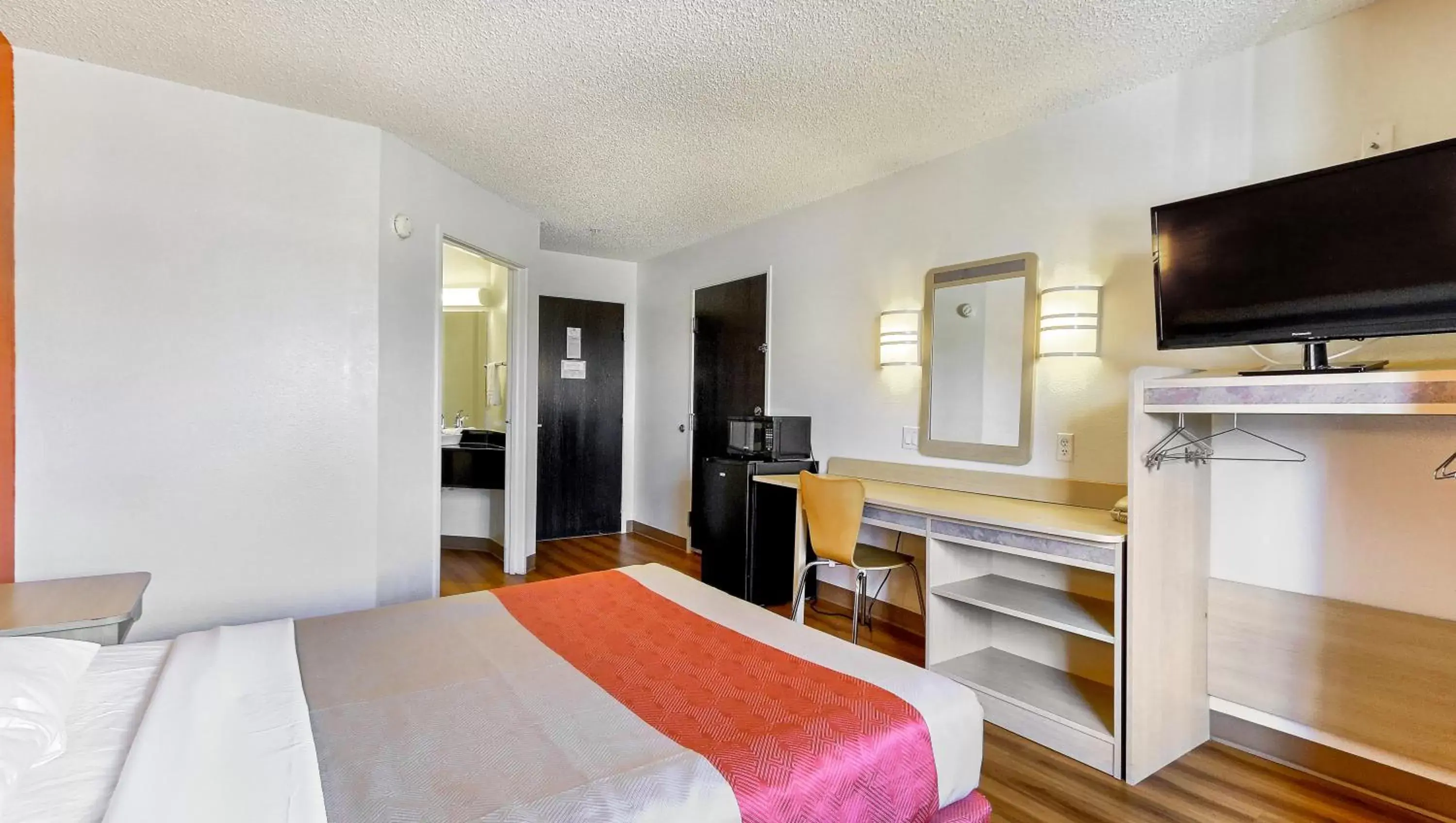 Bedroom, Bed in Motel 6-Killeen, TX