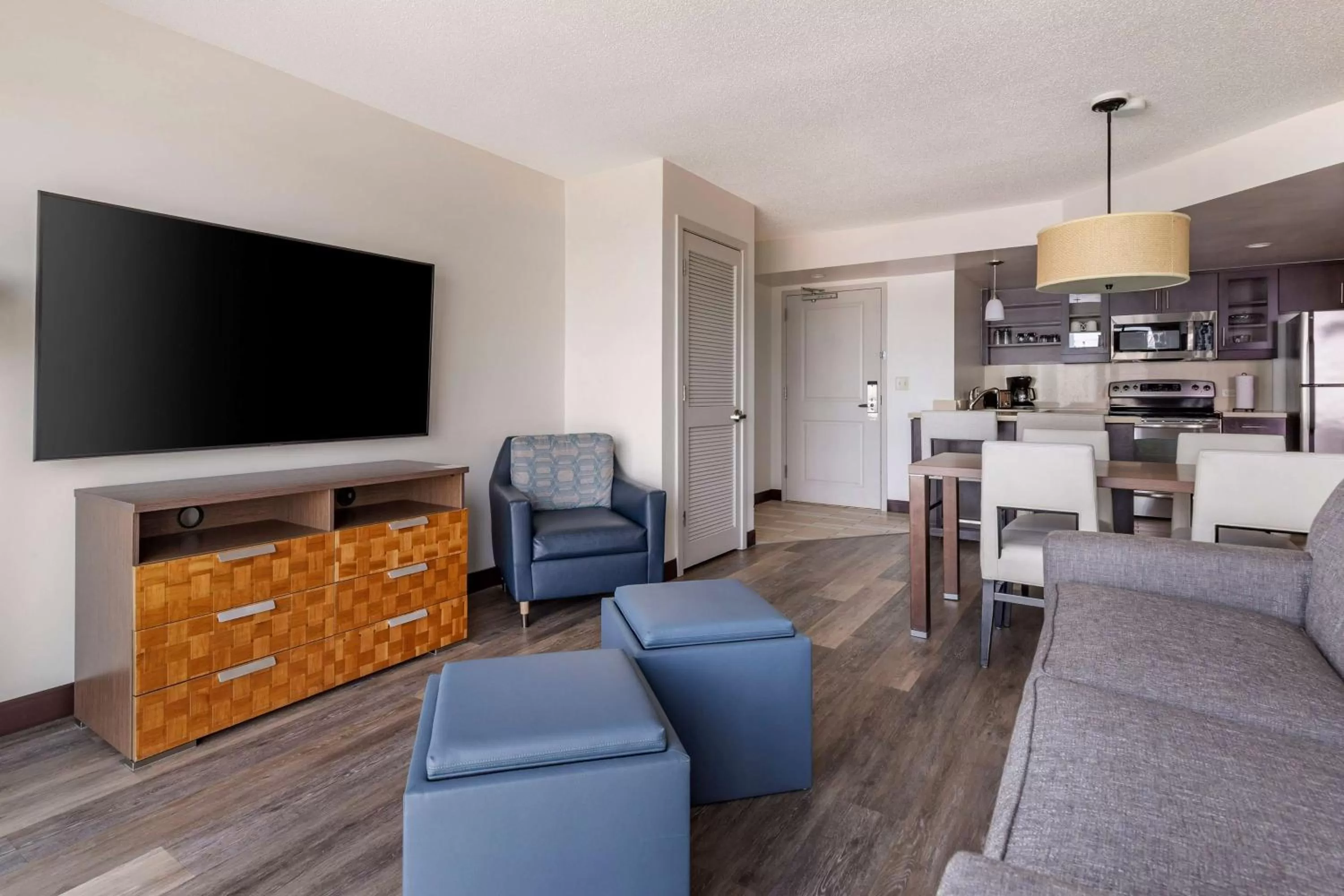 Living room in Hilton Vacation Club Oceanaire Virginia Beach