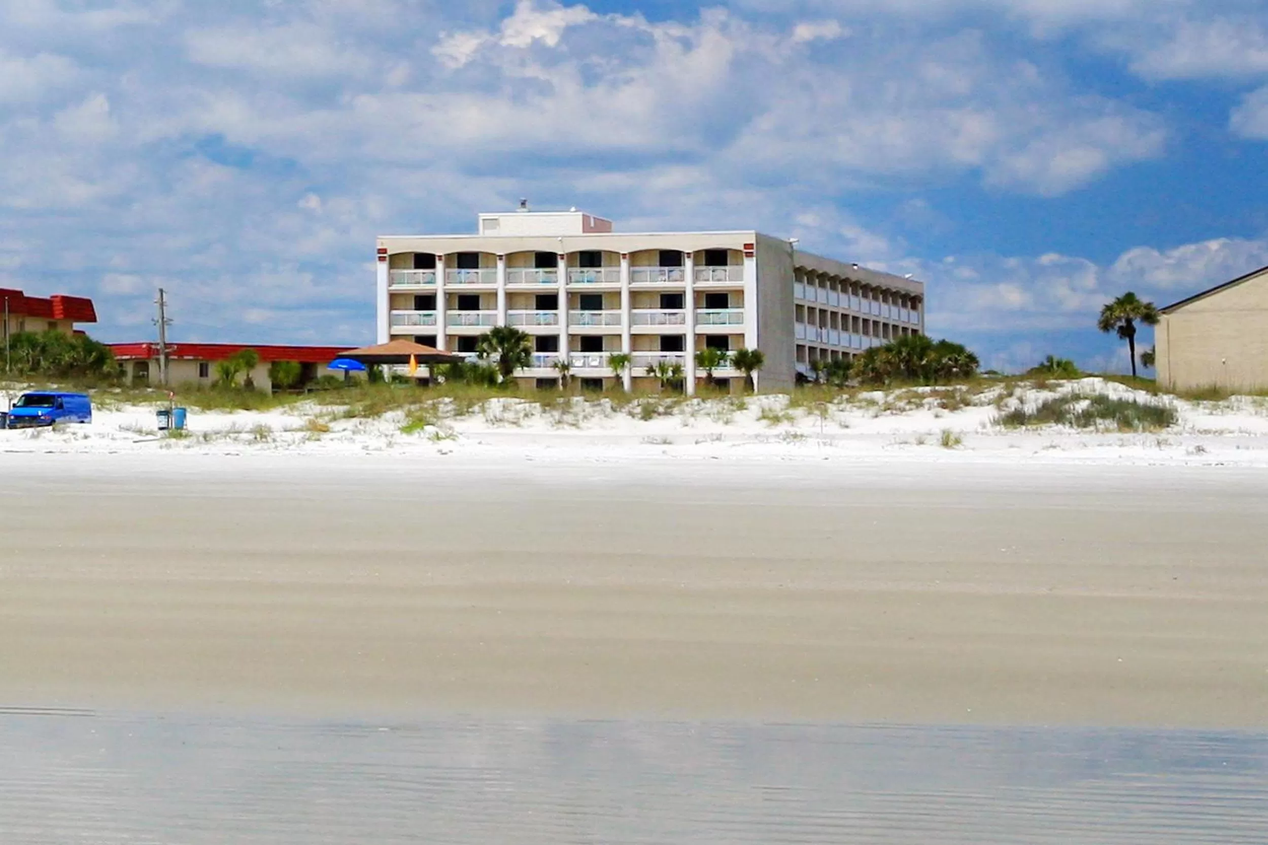 Facade/entrance in Guy Harvey Resort on Saint Augustine Beach