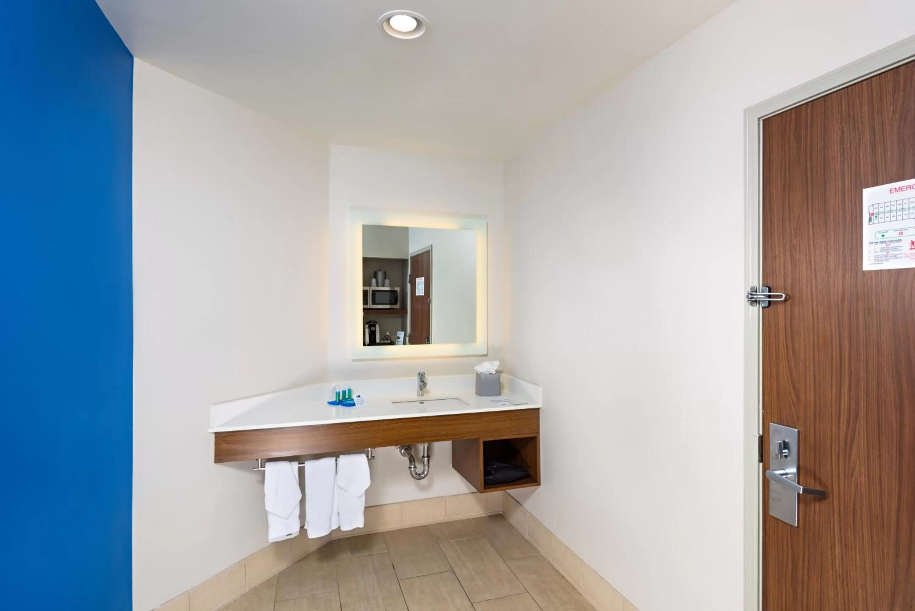 Bathroom in Holiday Inn Express Peoria North - Glendale by IHG
