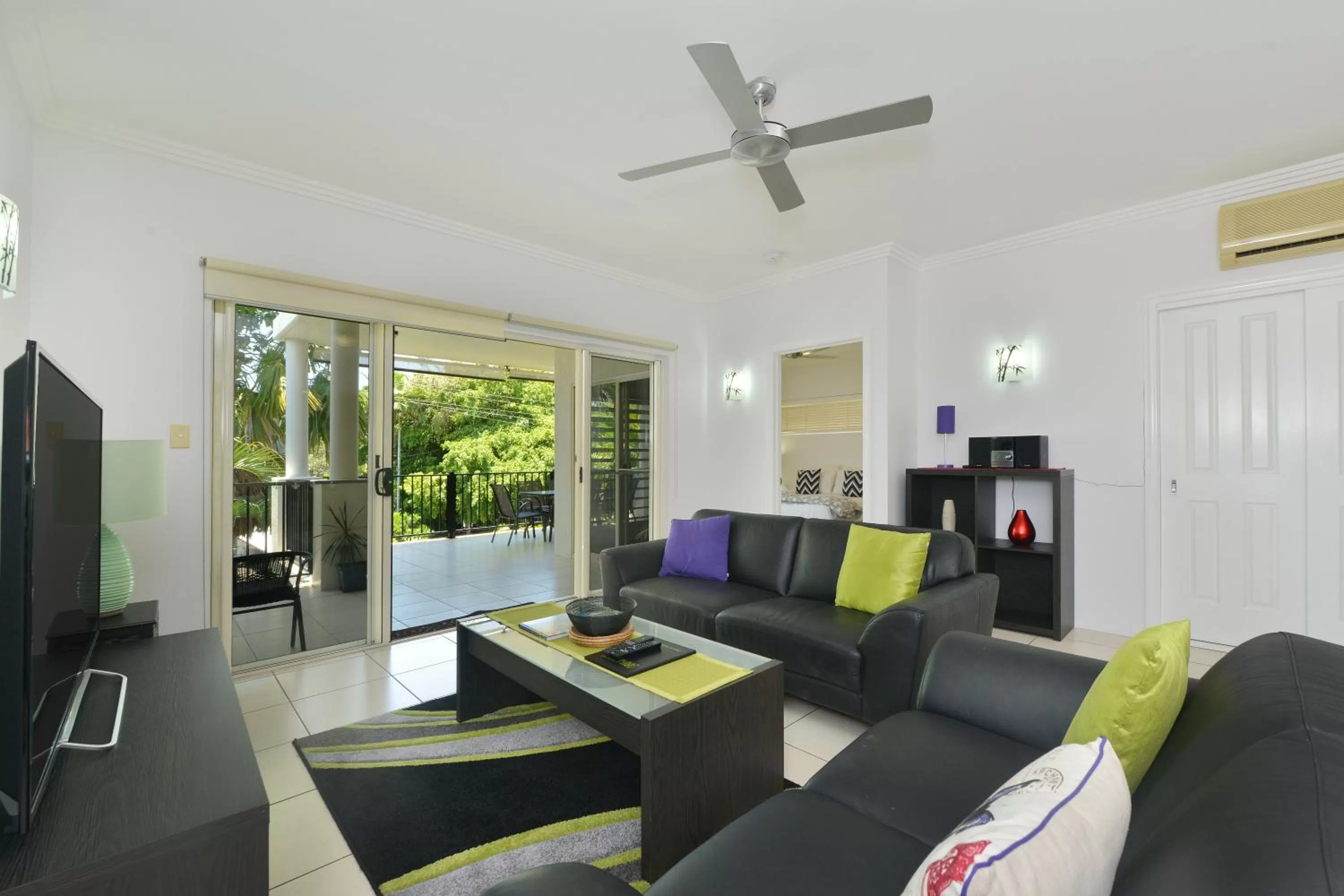 TV and multimedia in Bellevue At Trinity Beach