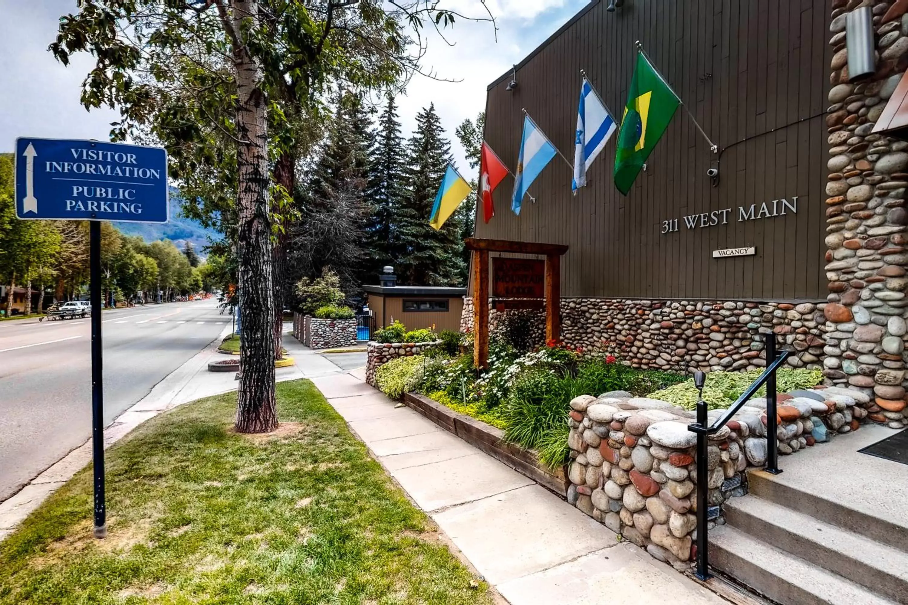 Property Building in Aspen Mountain Lodge