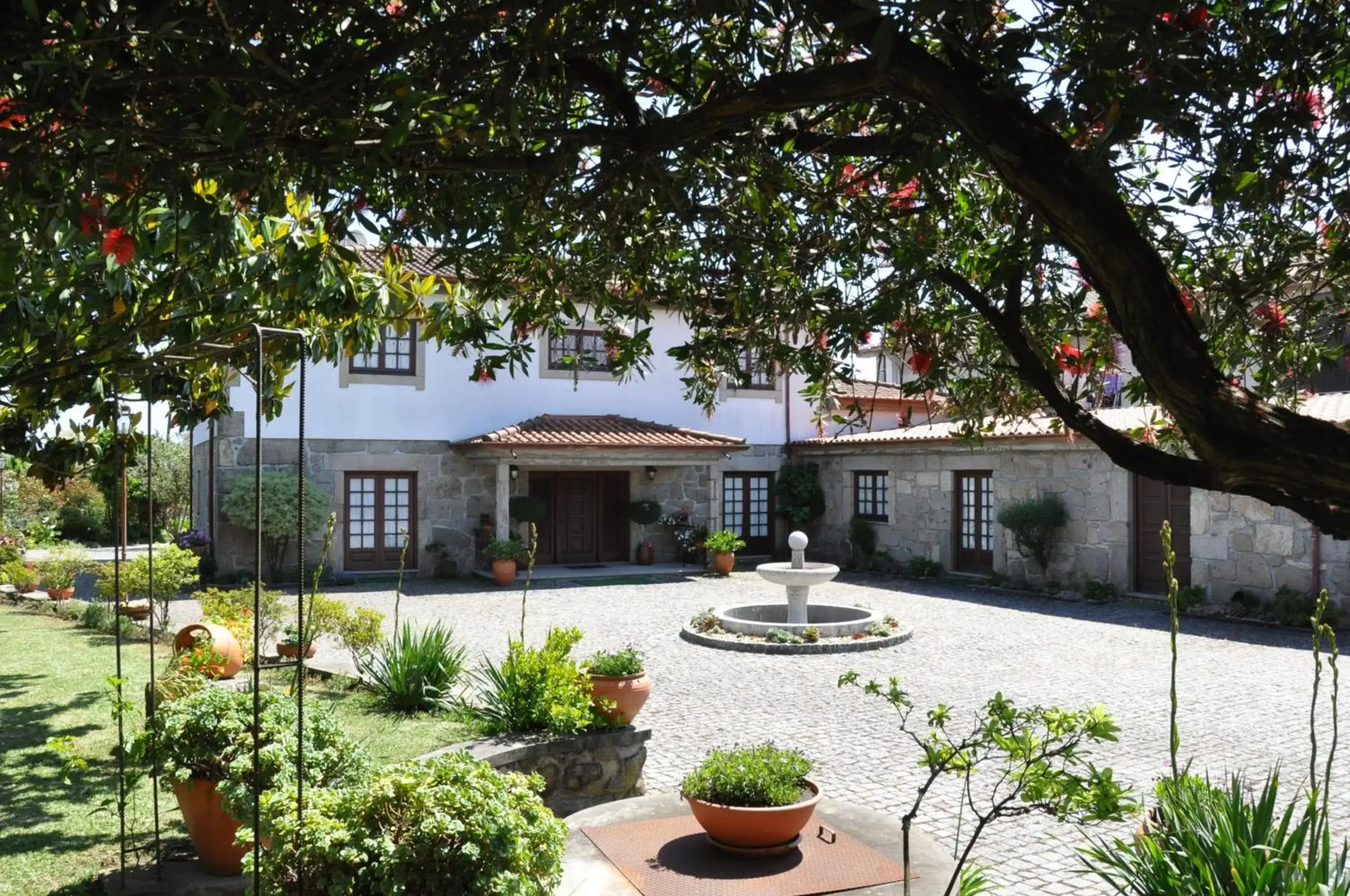 Property Building in Quintinha d´Avó