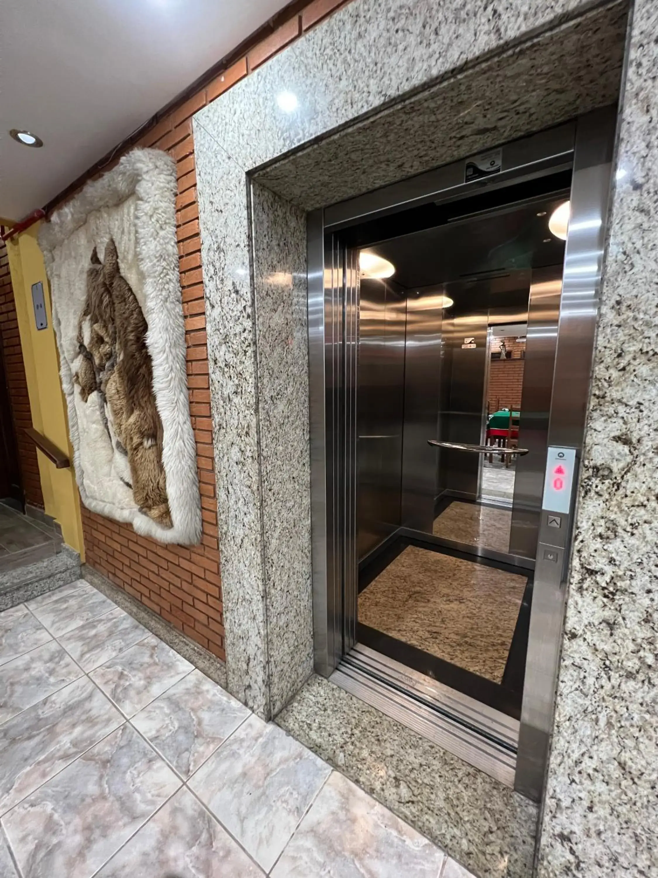 elevator in Hotel Garnier
