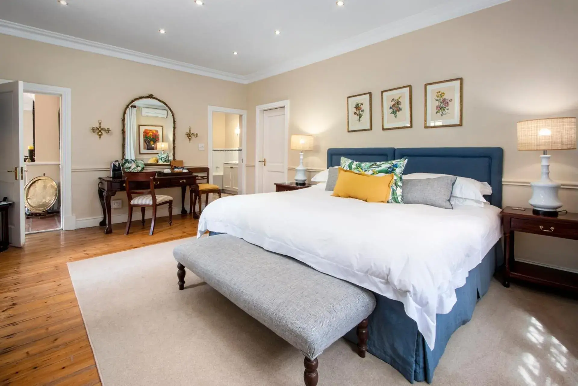 Bedroom, Bed in La Fontaine Guest House Hermanus