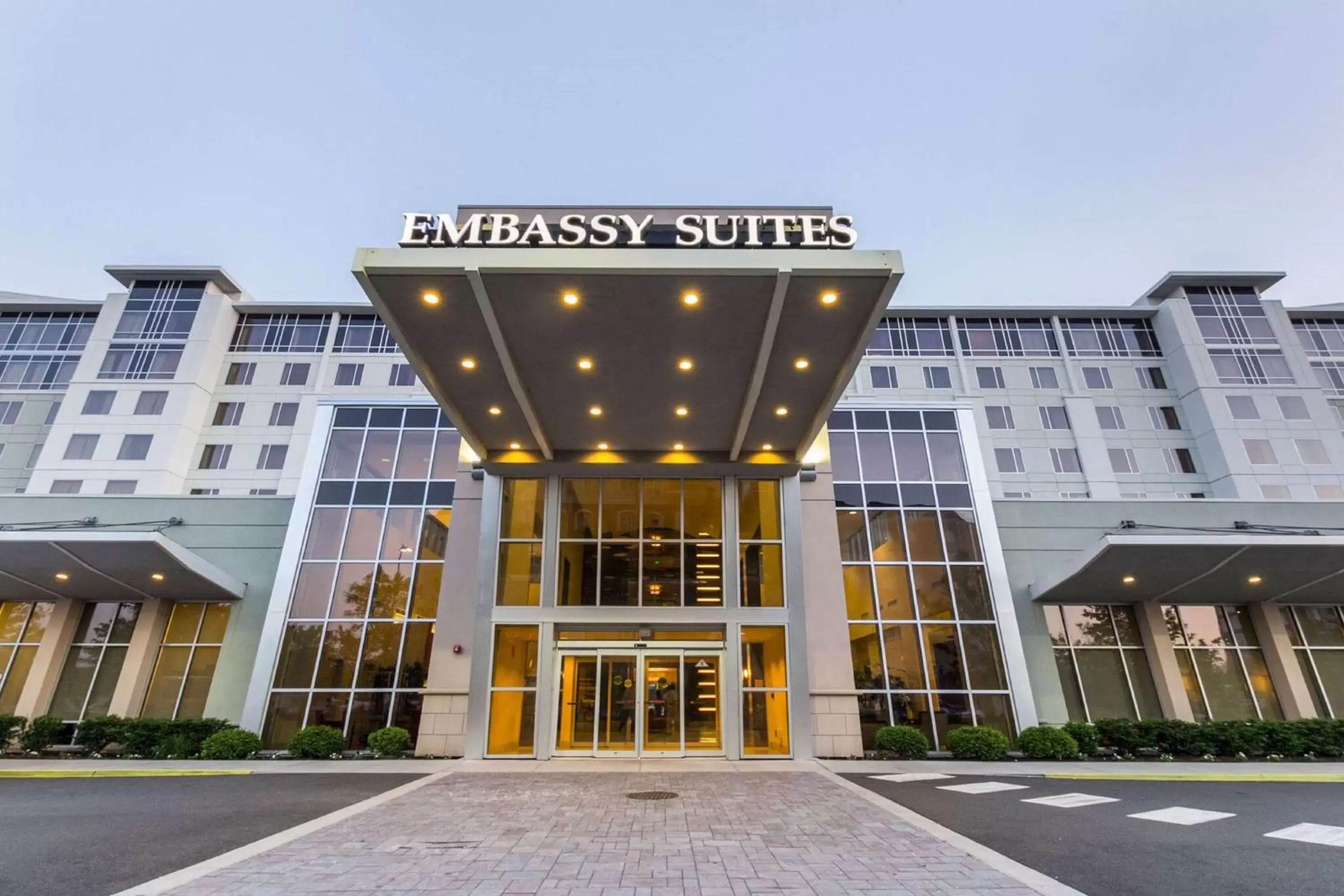 Property Building in Embassy Suites by Hilton Newark Airport