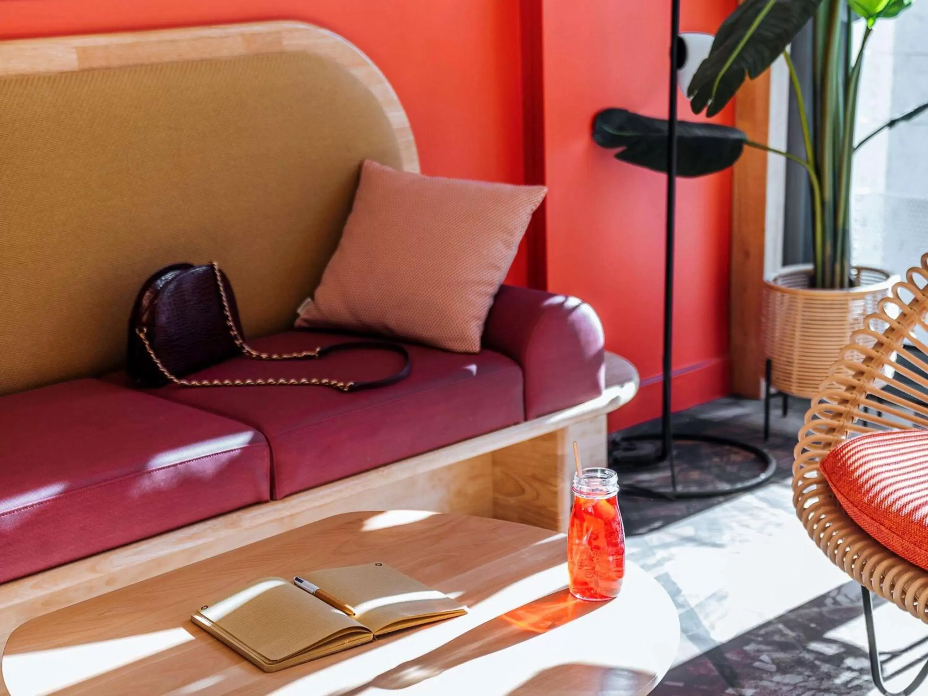 Lounge or bar in ibis Styles Antibes Lounge or bar in ibis Styles Antibes