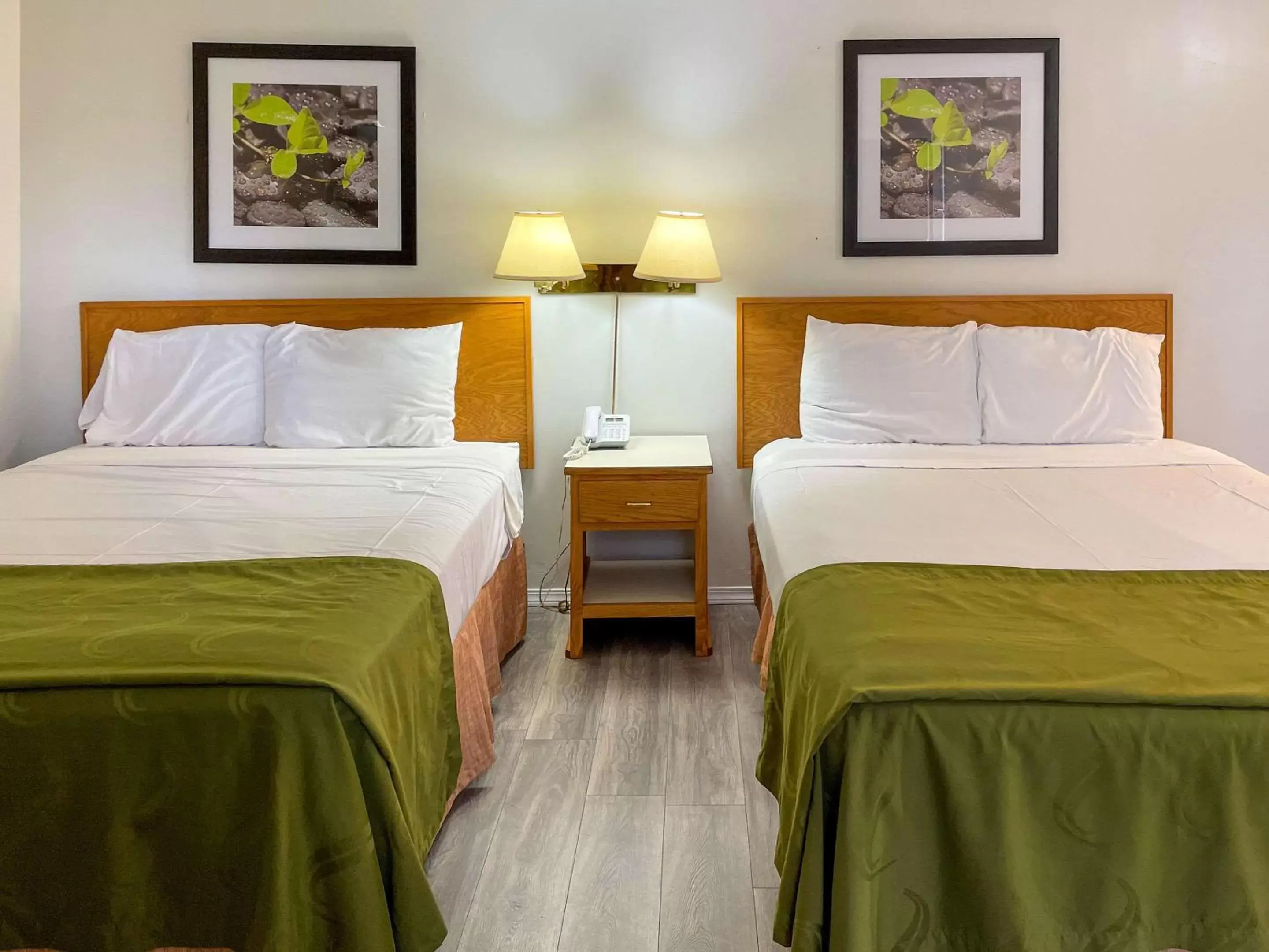 Bedroom, Bed in Rodeway Inn & Suites Omak - Okanogan