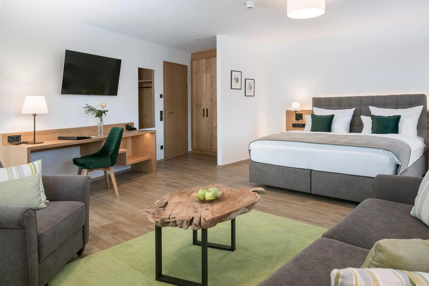 Photo of the whole room, Bed in Hotel Obermaier