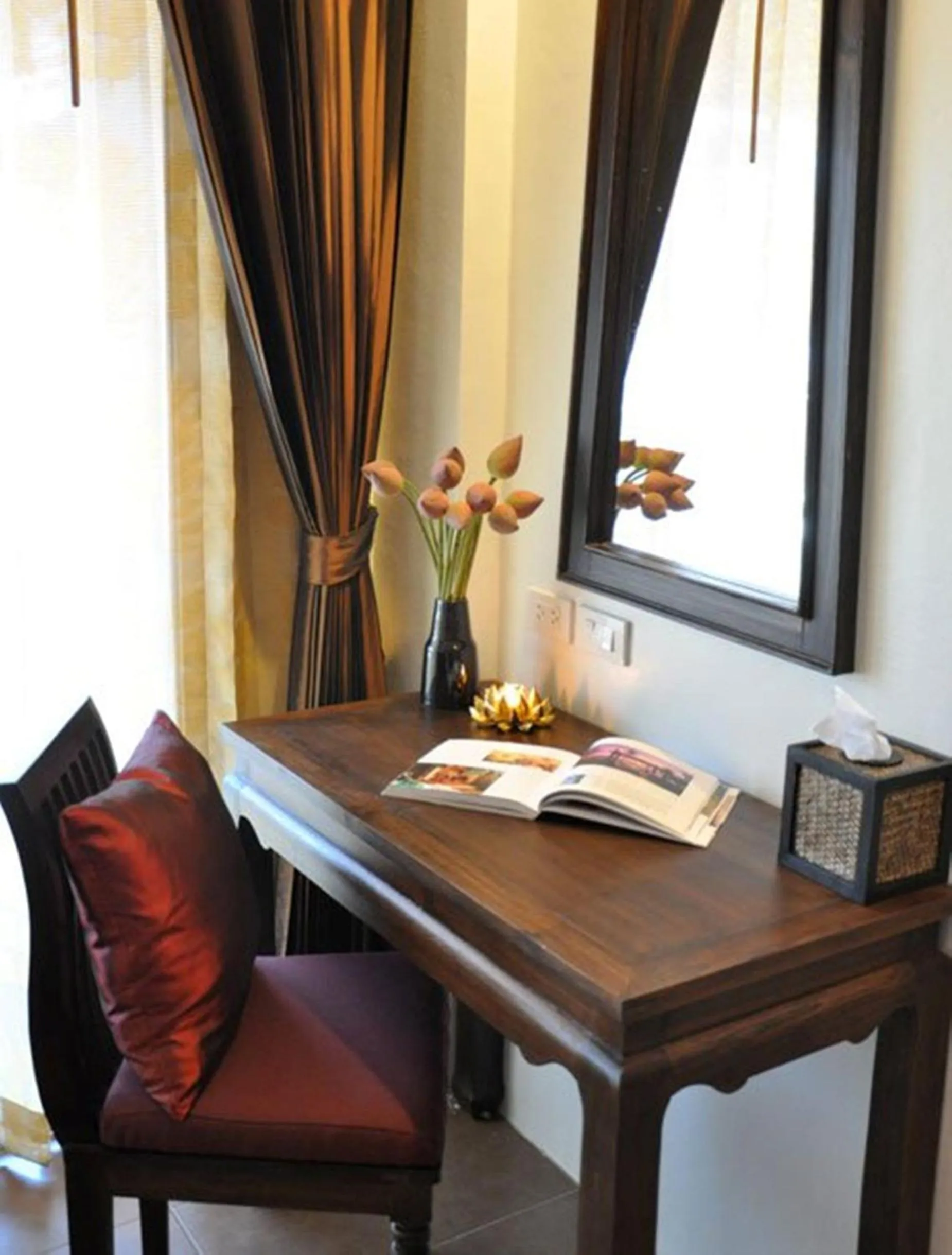 Seating area in Siralanna Hotel