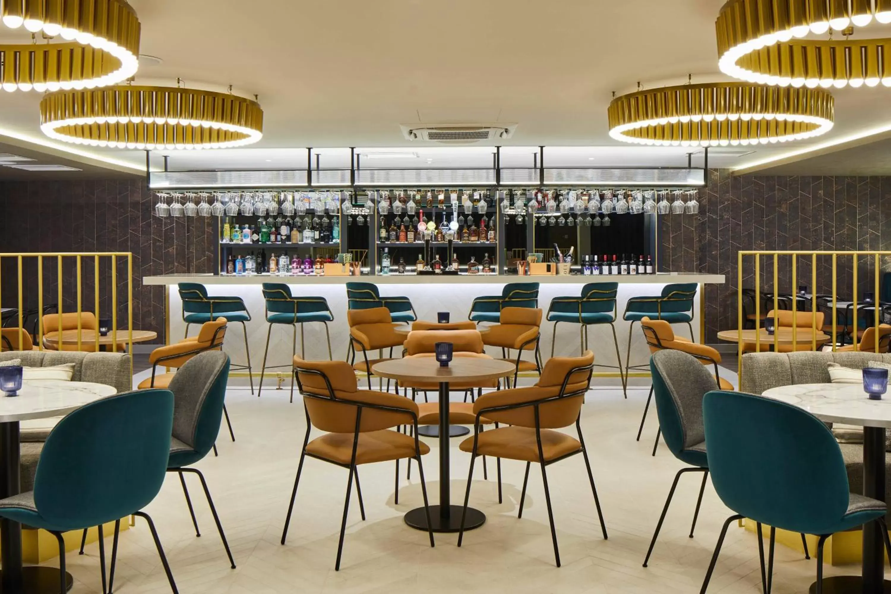 Restaurant/Places to Eat in Courtyard by Marriott London Heathrow Airport