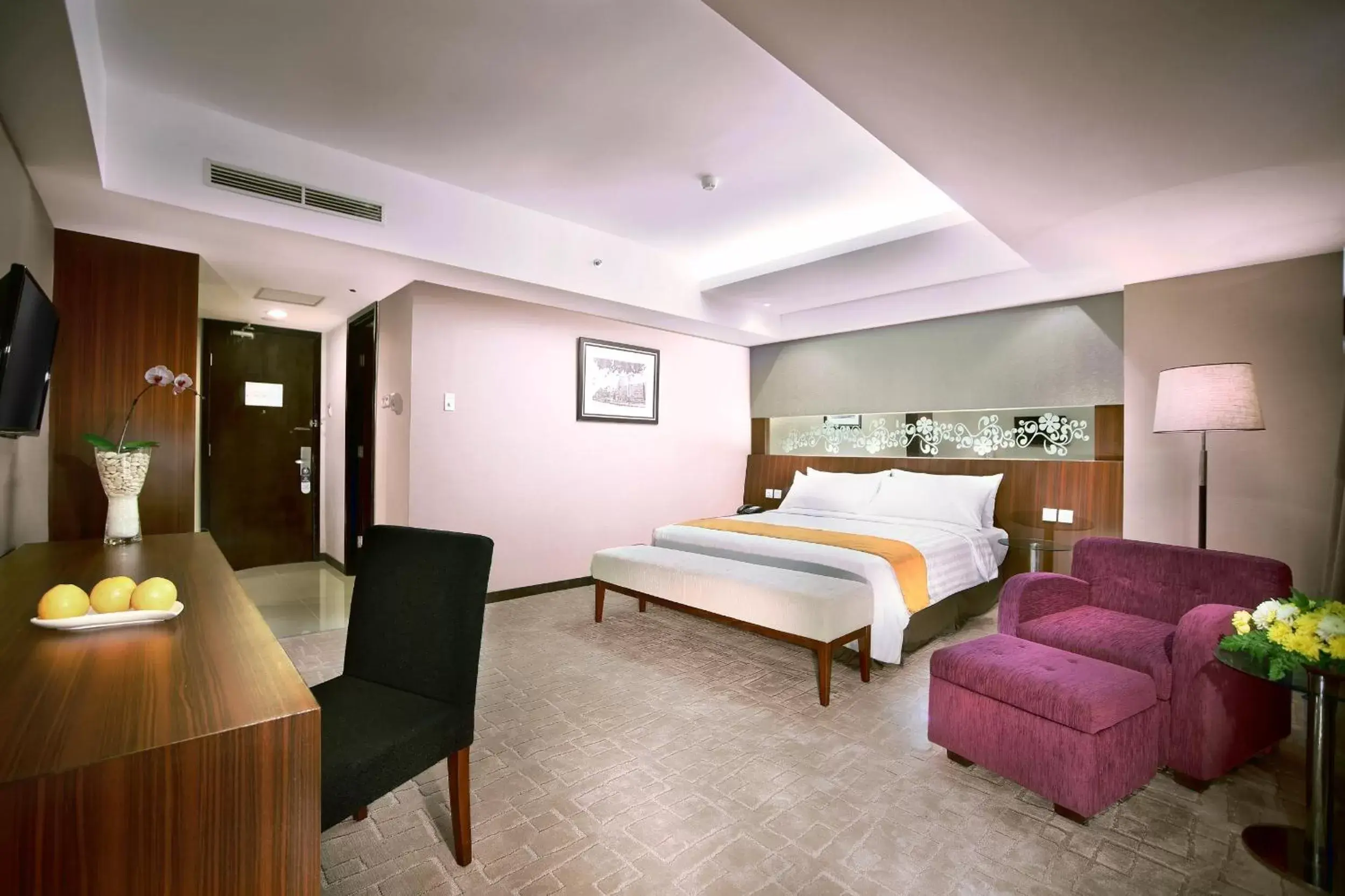 Deluxe Double Room in Aston Madiun Hotel & Conference Center Deluxe Double Room in Aston Madiun Hotel & Conference Center