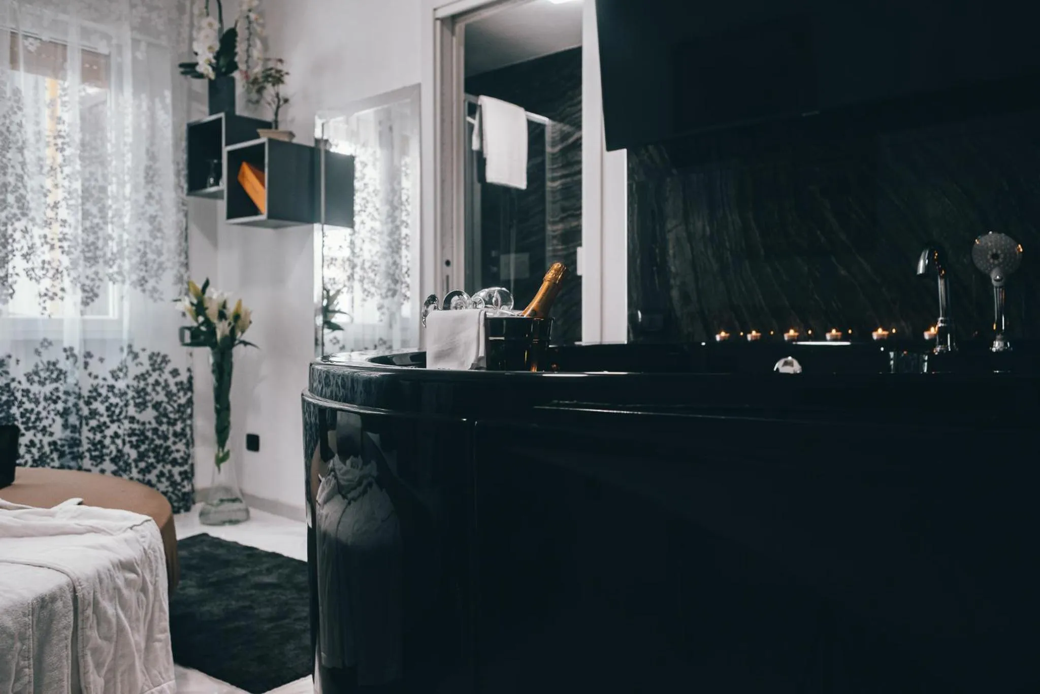 Decorative detail in Gregorio VII Luxury Suites San Damaso