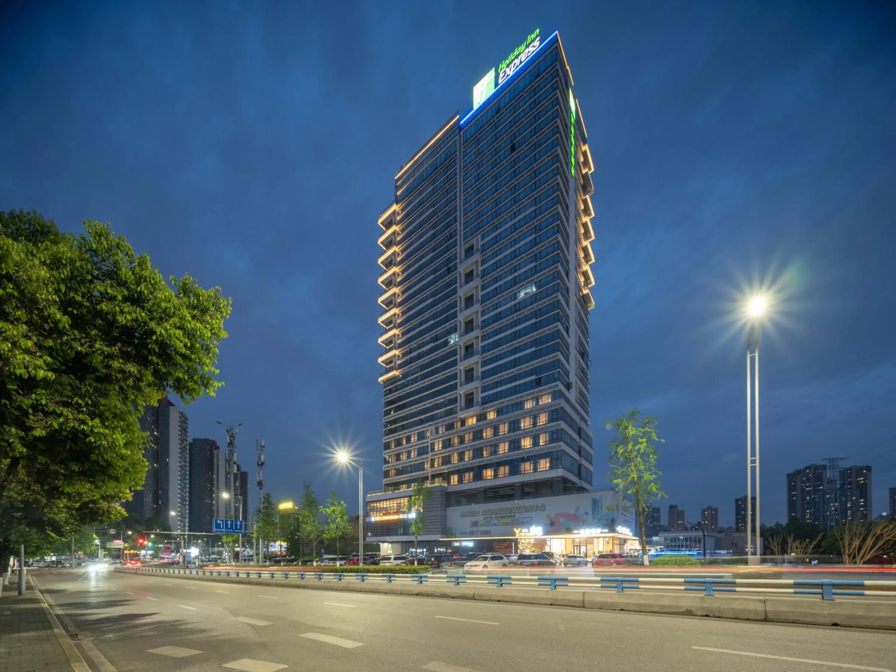 Property Building in Holiday Inn Express Chongqing Caiyun Lake, an IHG Hotel