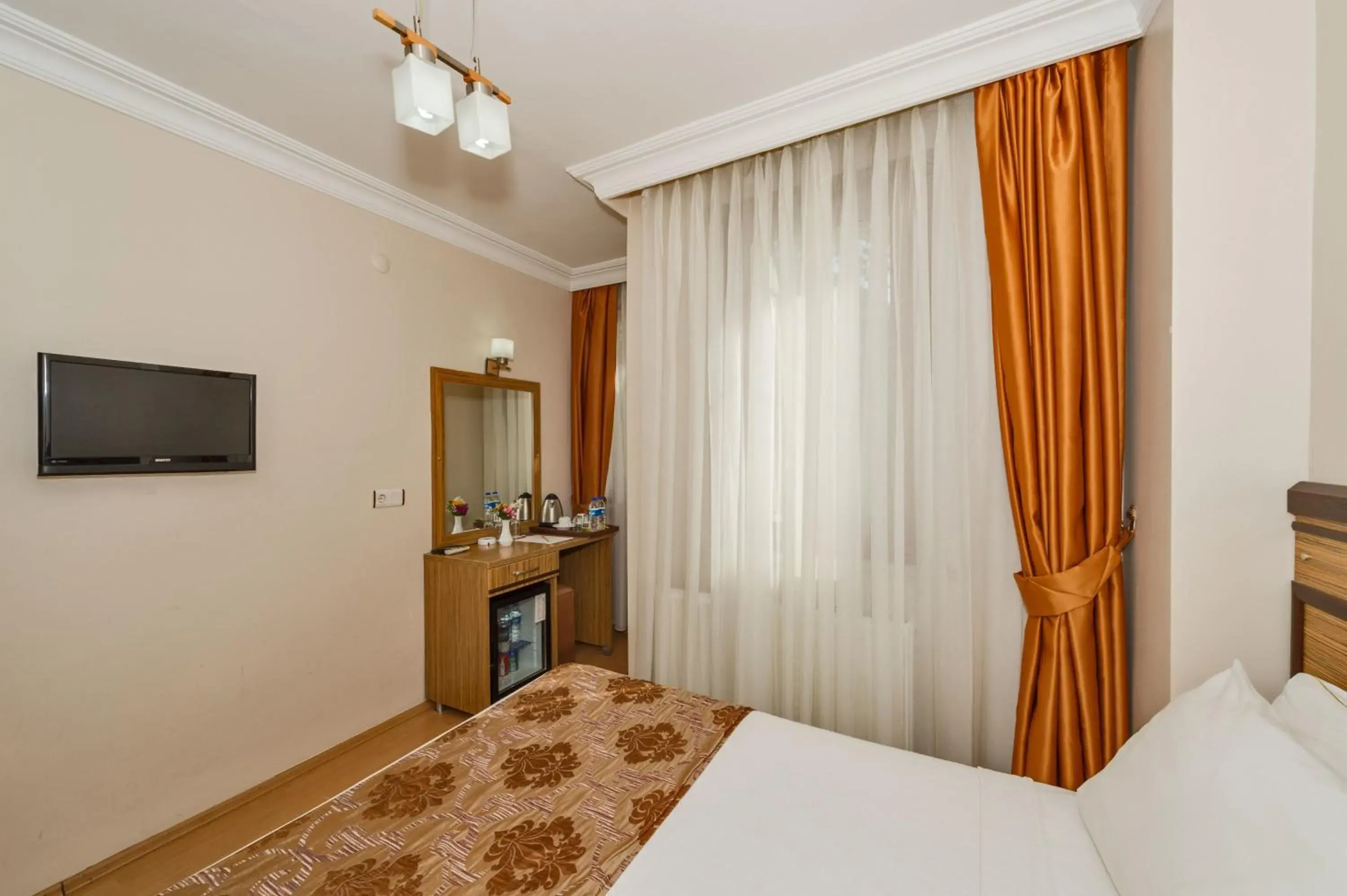 Photo of the whole room, Bed in May Hotel Istanbul