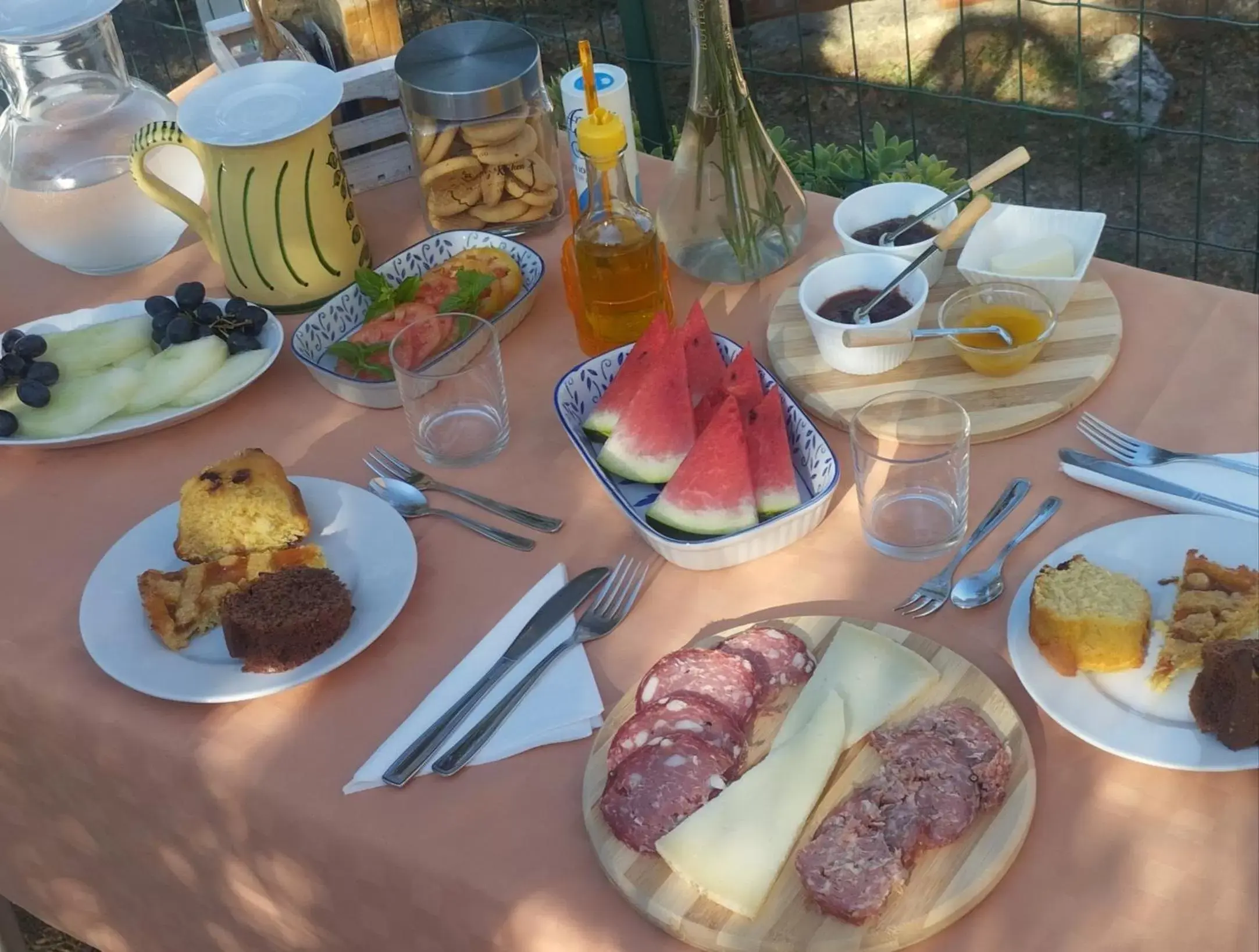 Breakfast in La Casa tra Gli Ulivi Cottage House