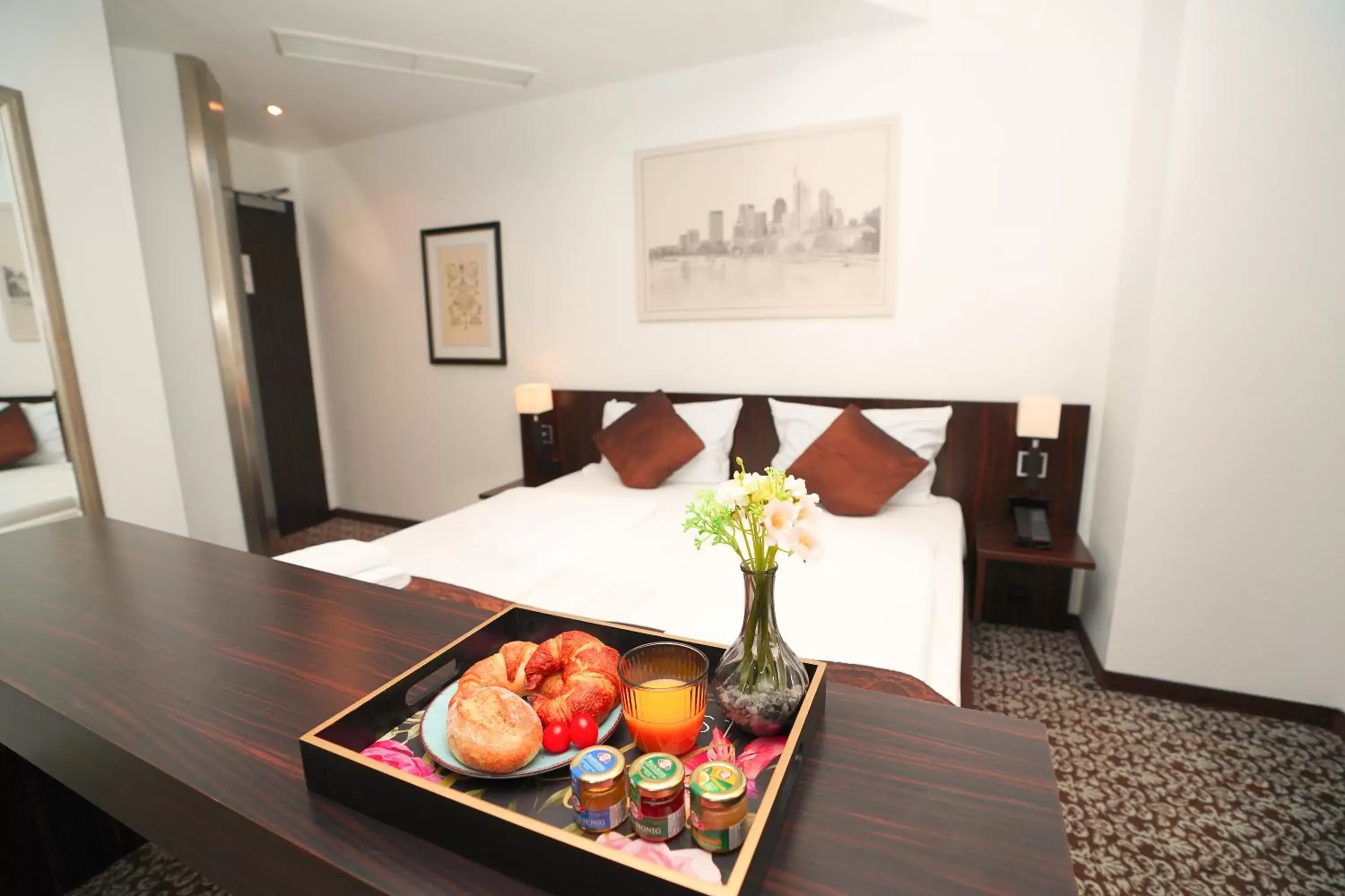 Breakfast, Bed in The Atrium Hotel Breakfast, Bed in The Atrium Hotel