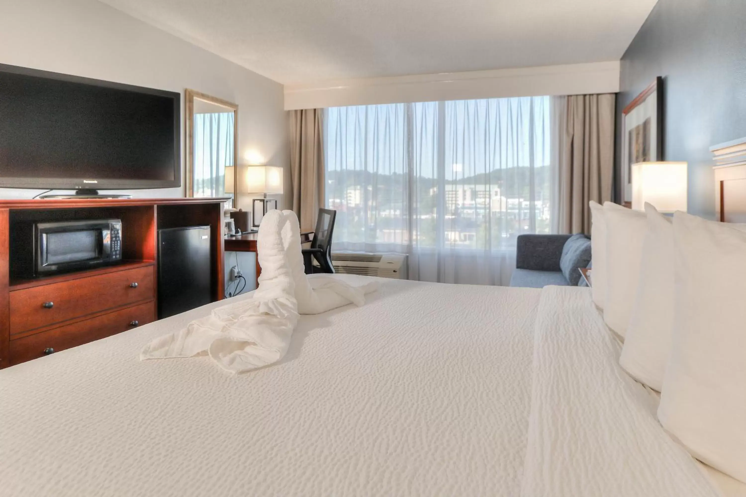 Bed in The Ramsey Hotel and Convention Center Bed in The Ramsey Hotel and Convention Center