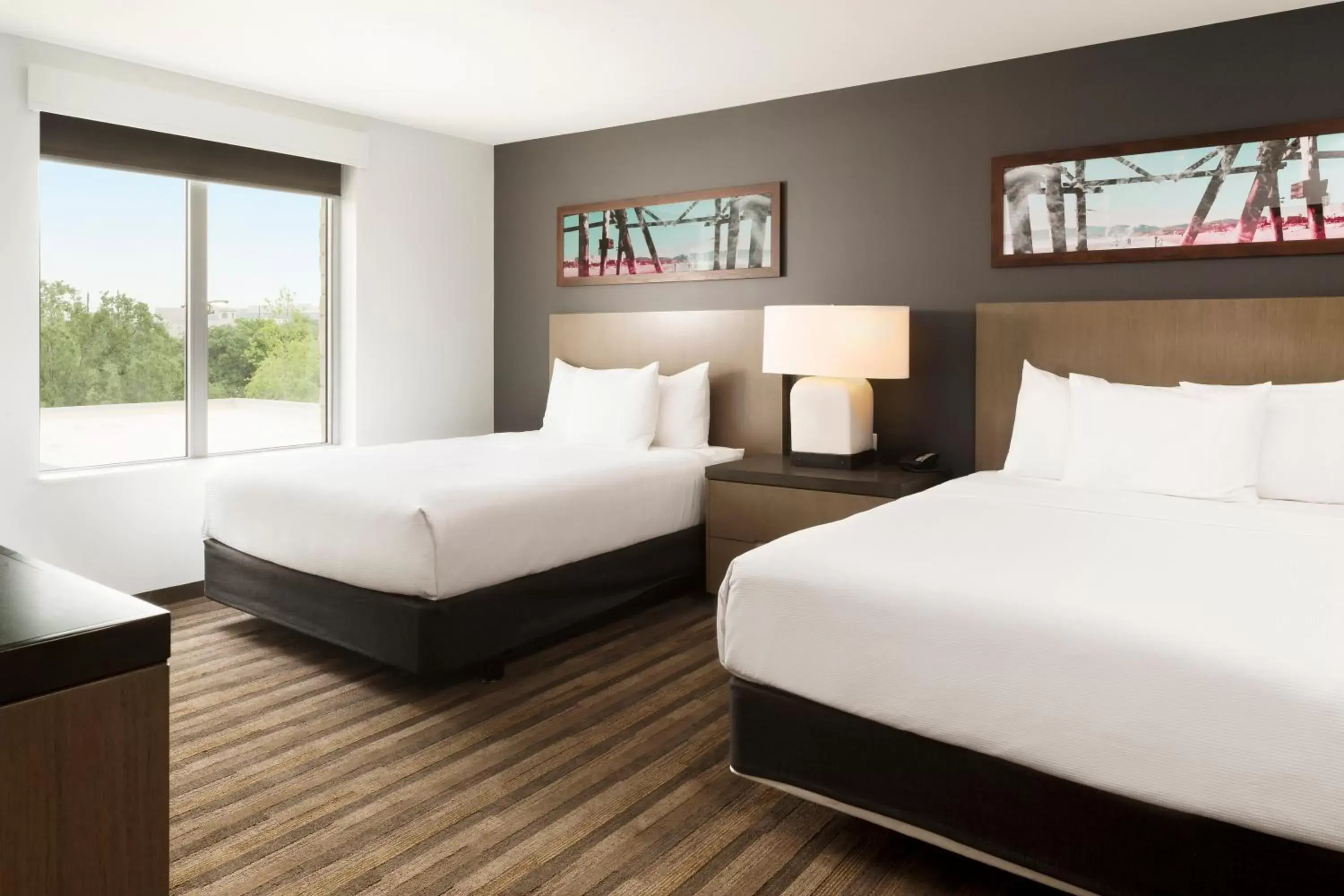 One-Bedroom Queen Suite with Accessible Tub - Disability Access in Hyatt House Dallas / Frisco