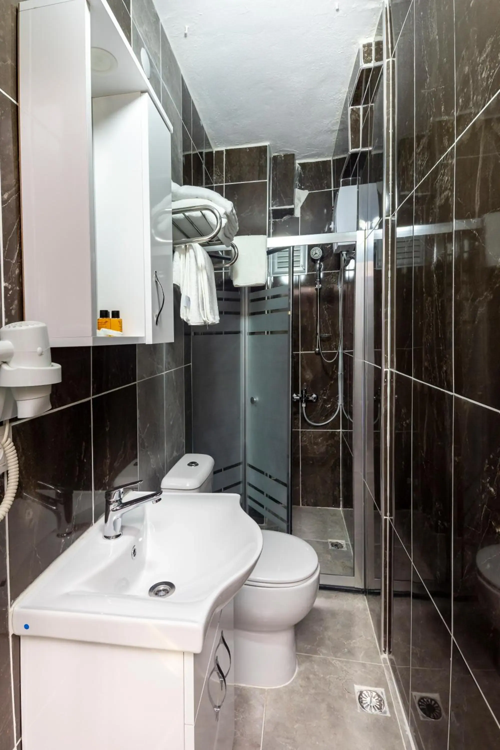 Shower, Bathroom in Grey House Hotel