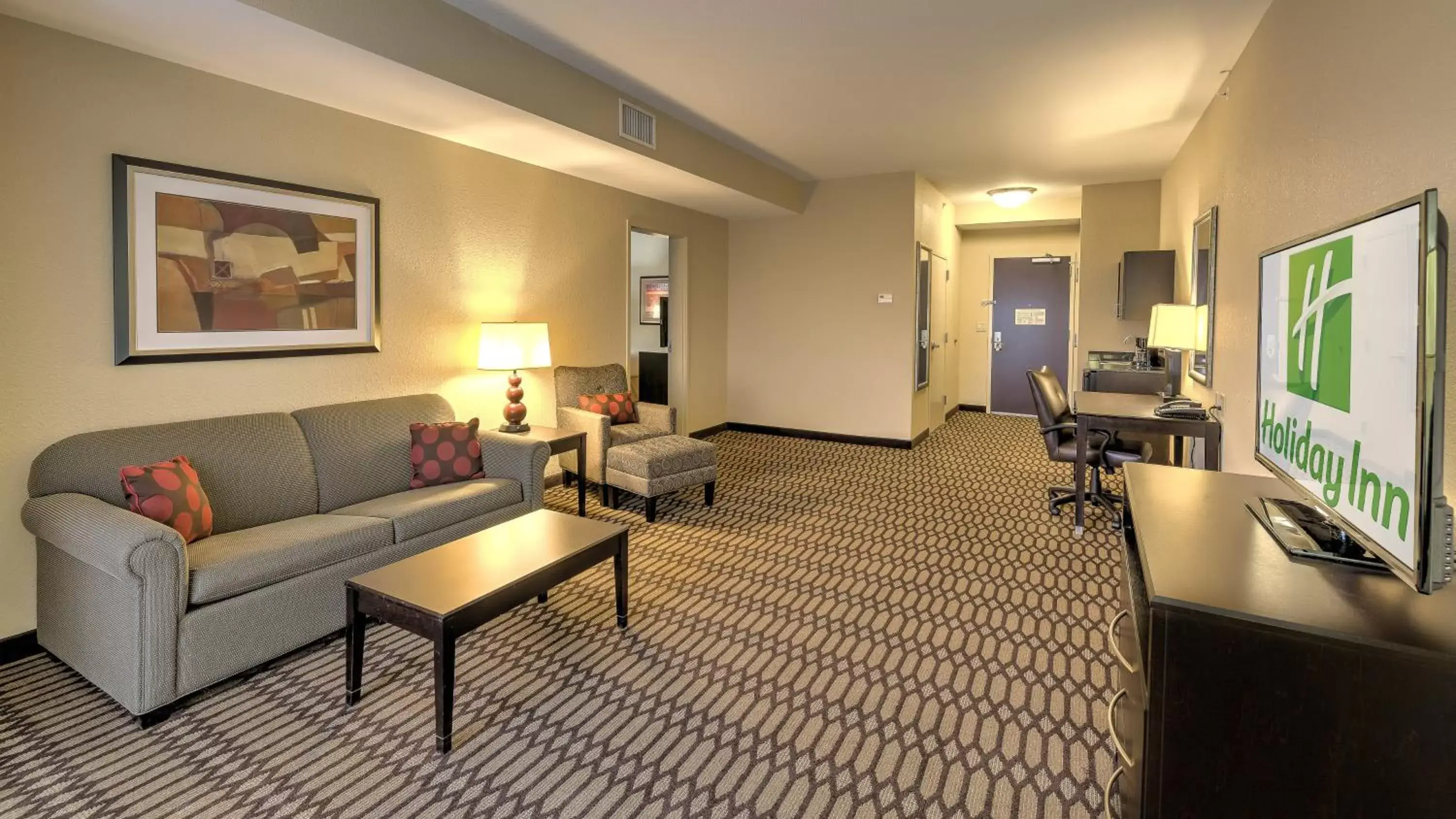 Photo of the whole room, Seating Area in Holiday Inn North Quail Springs, an IHG Hotel