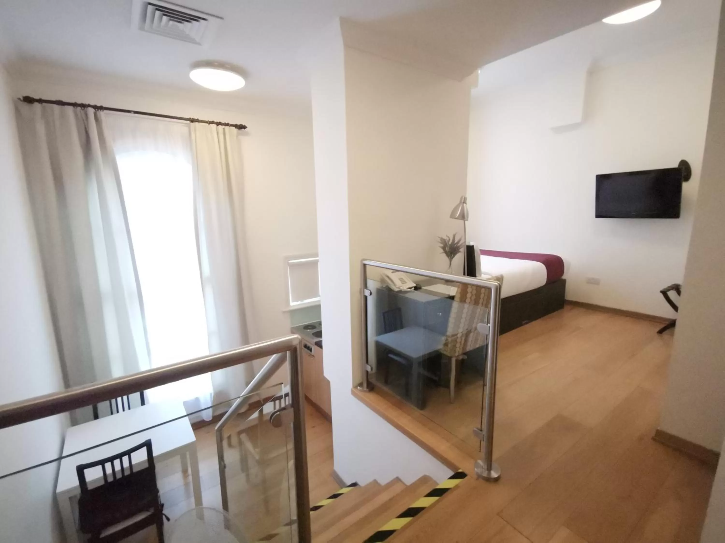 Seating area, Bed in The Royale Chulan Hyde Park Hotel