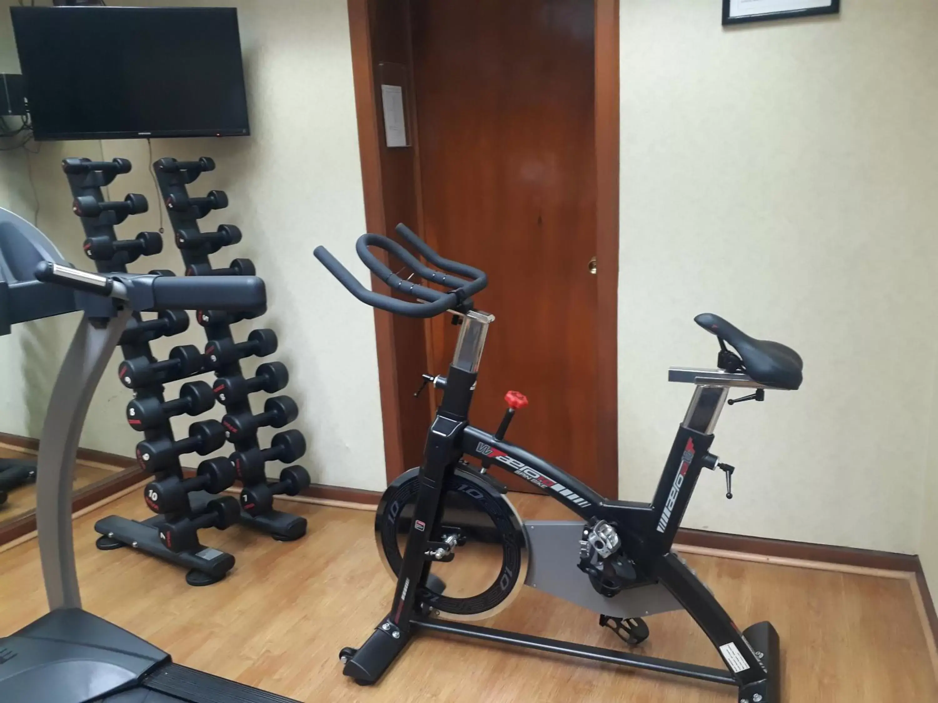 Fitness centre/facilities, Fitness Center/Facilities in Country Plaza