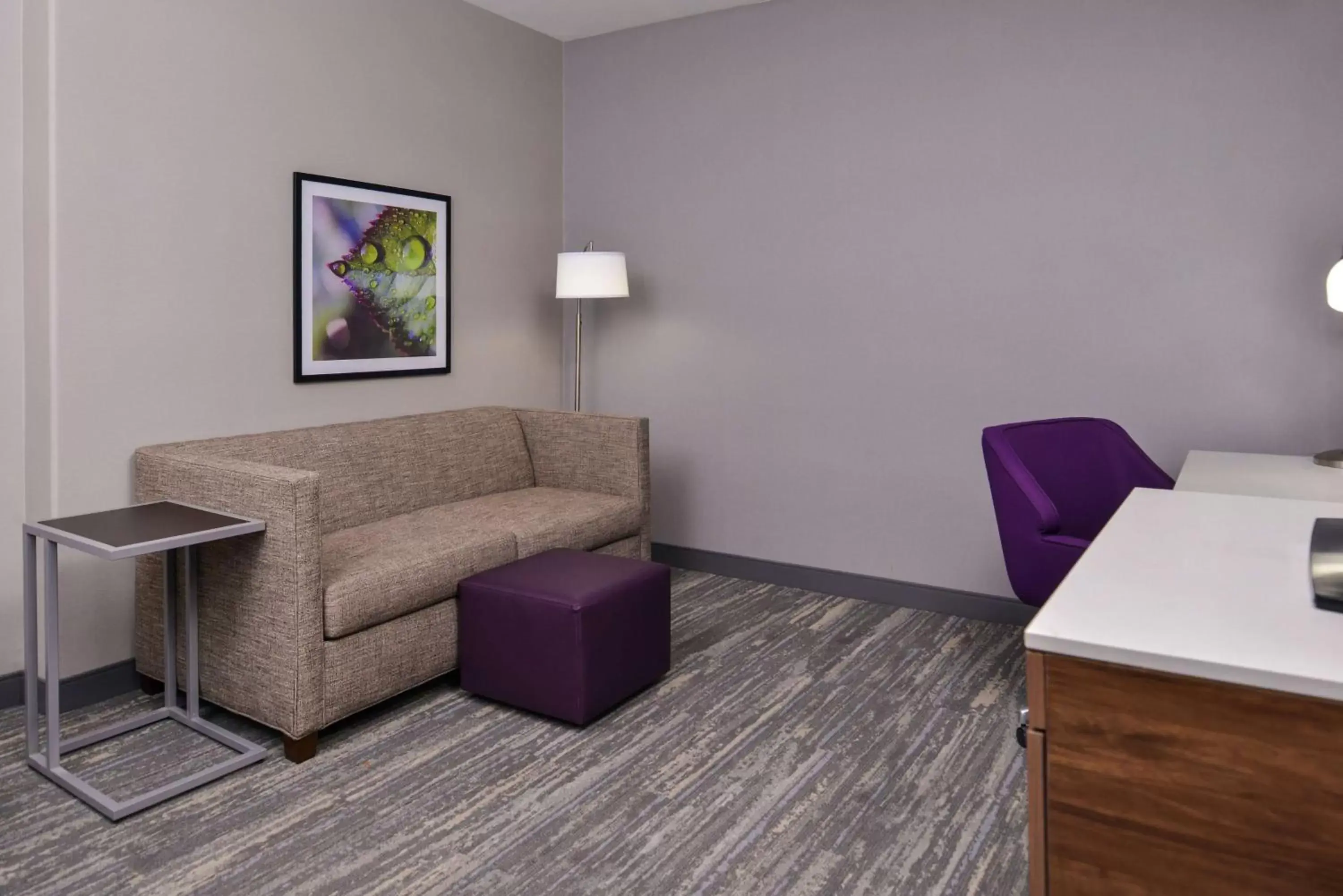 Living room, Seating Area in Hampton Inn & Suites Boise/Spectrum