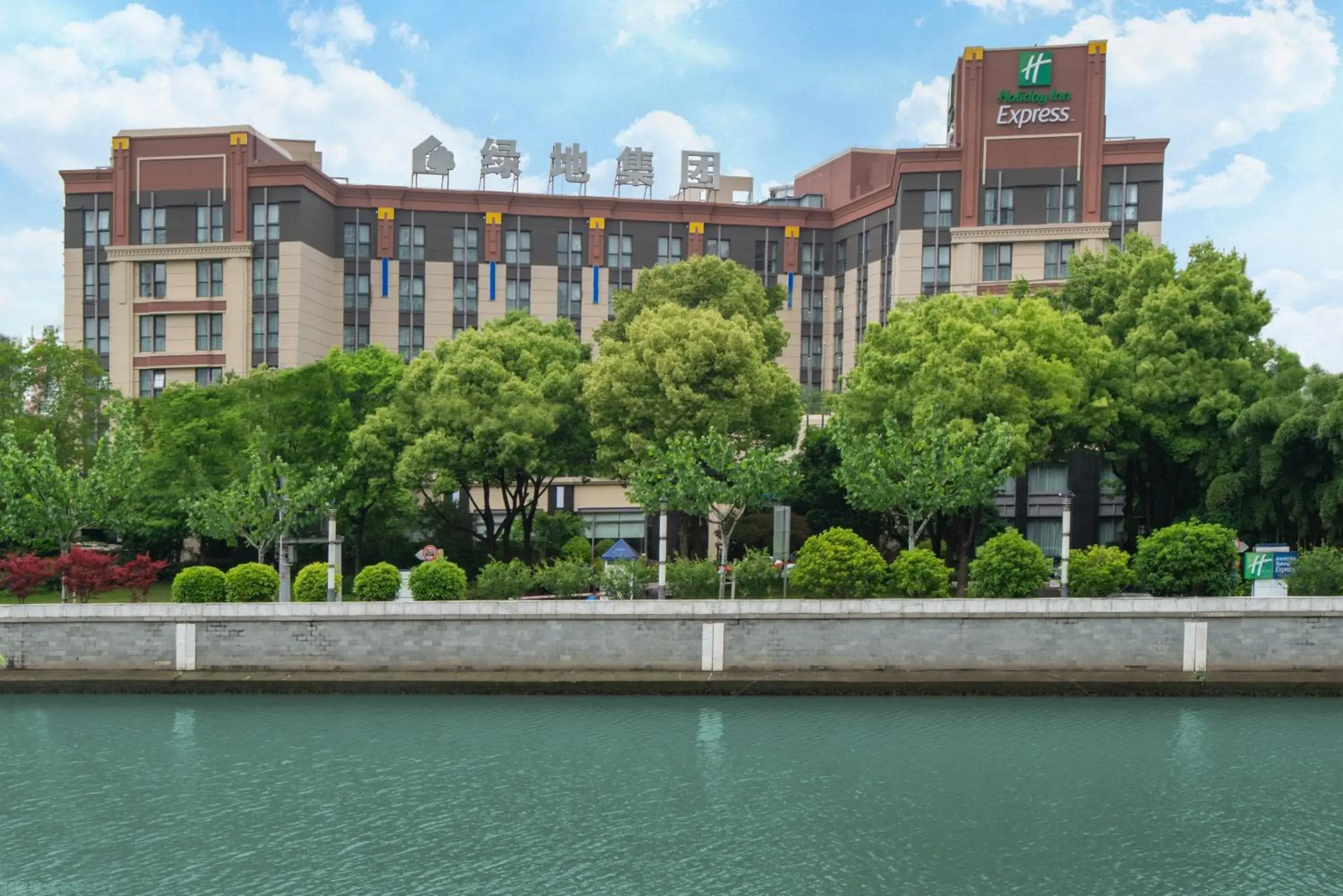 Property Building in Holiday Inn Express Shanghai Putuo, an IHG Hotel