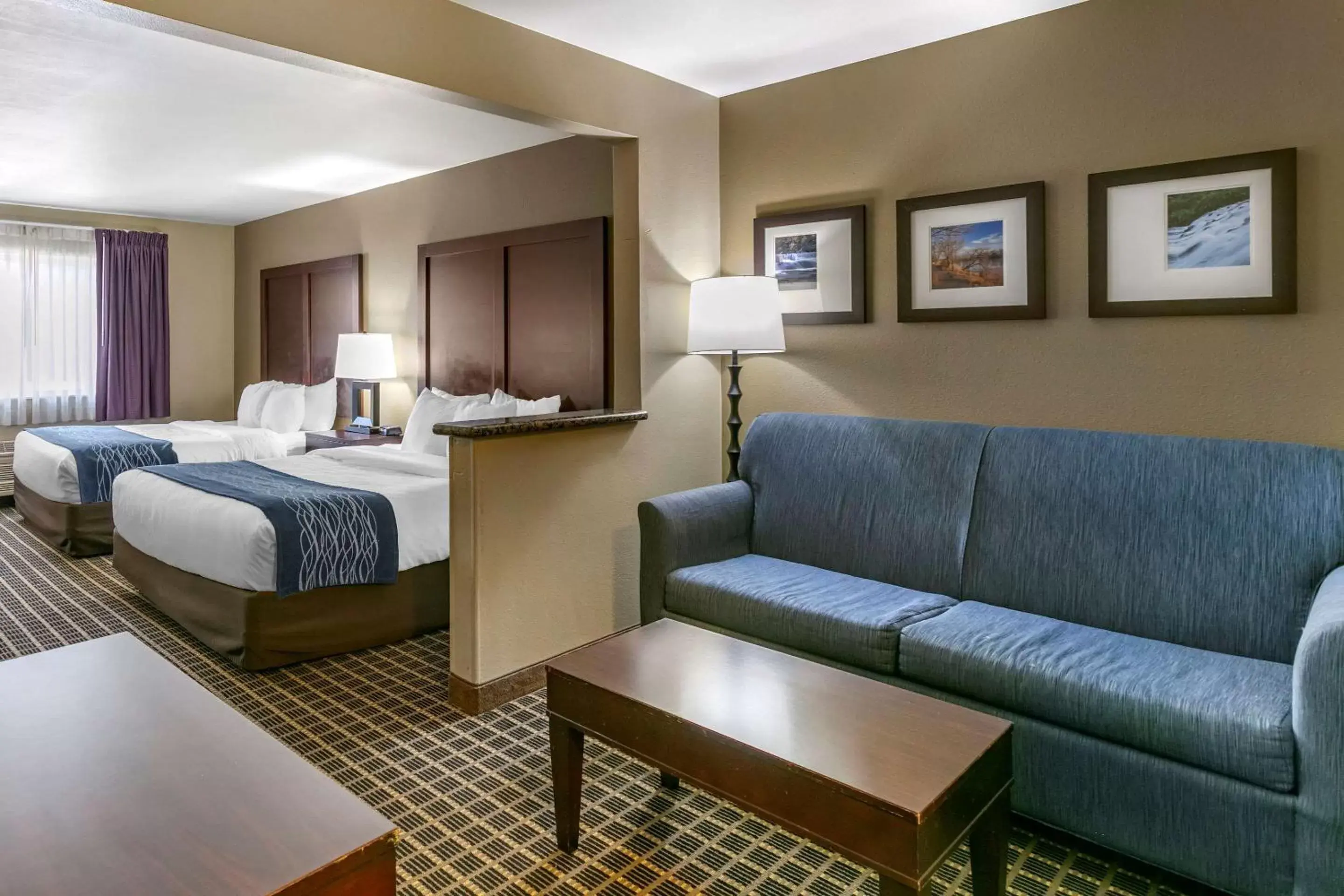 Photo of the whole room, Seating Area in Comfort Inn Fort Collins North