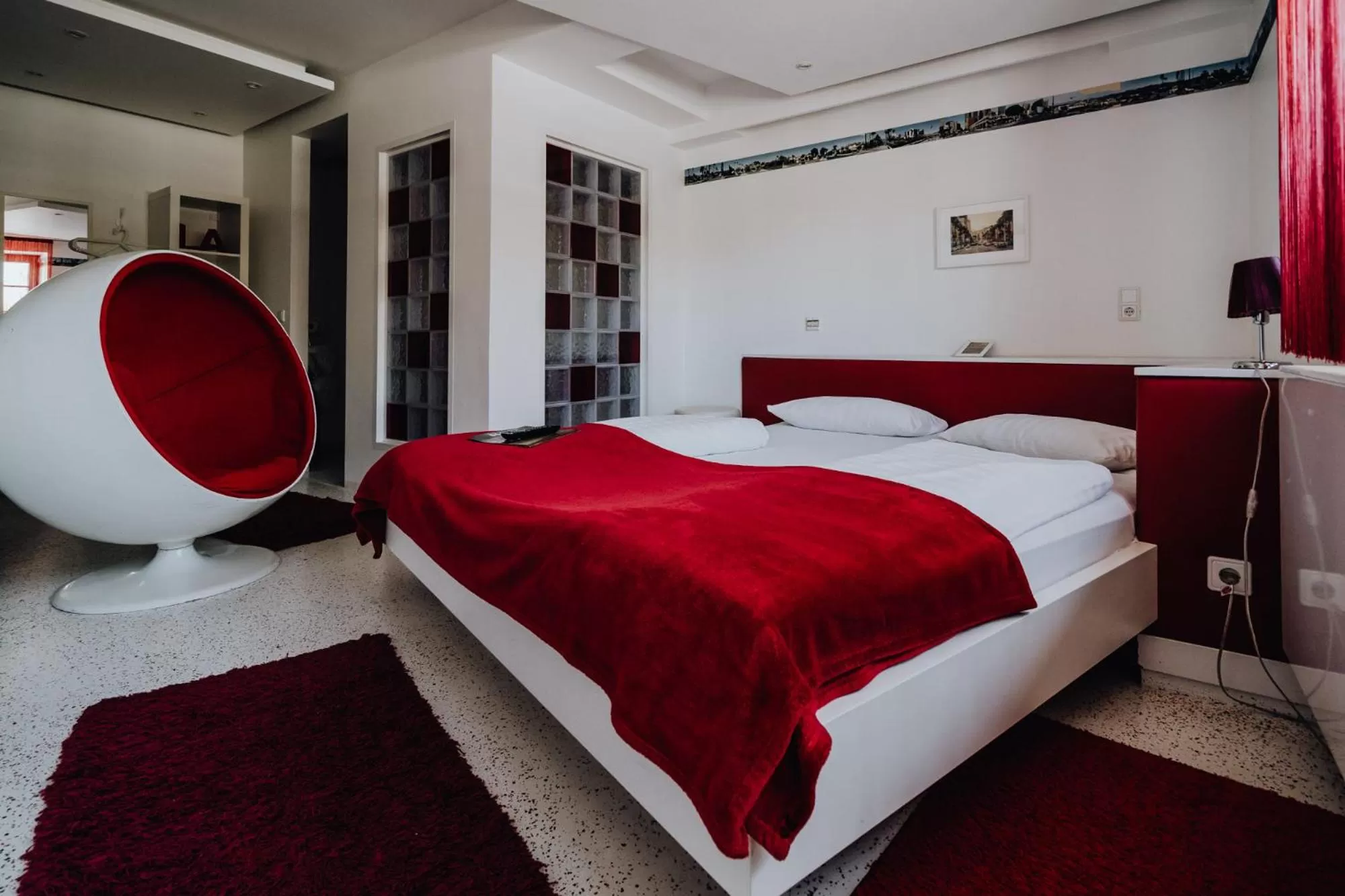 Photo of the whole room, Bed in Road Stop Dortmund