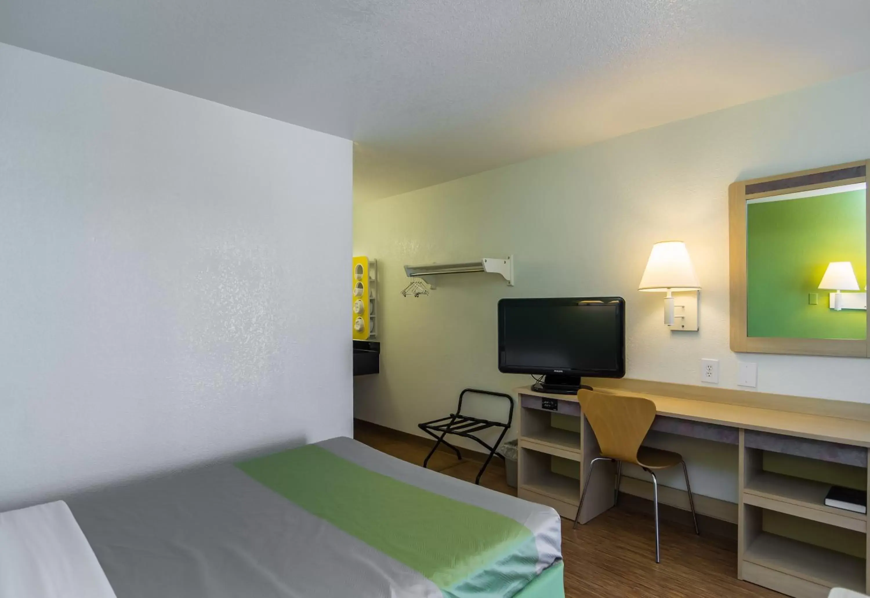 Bedroom, TV/Entertainment Center in Motel 6-Bellmead, TX - Waco
