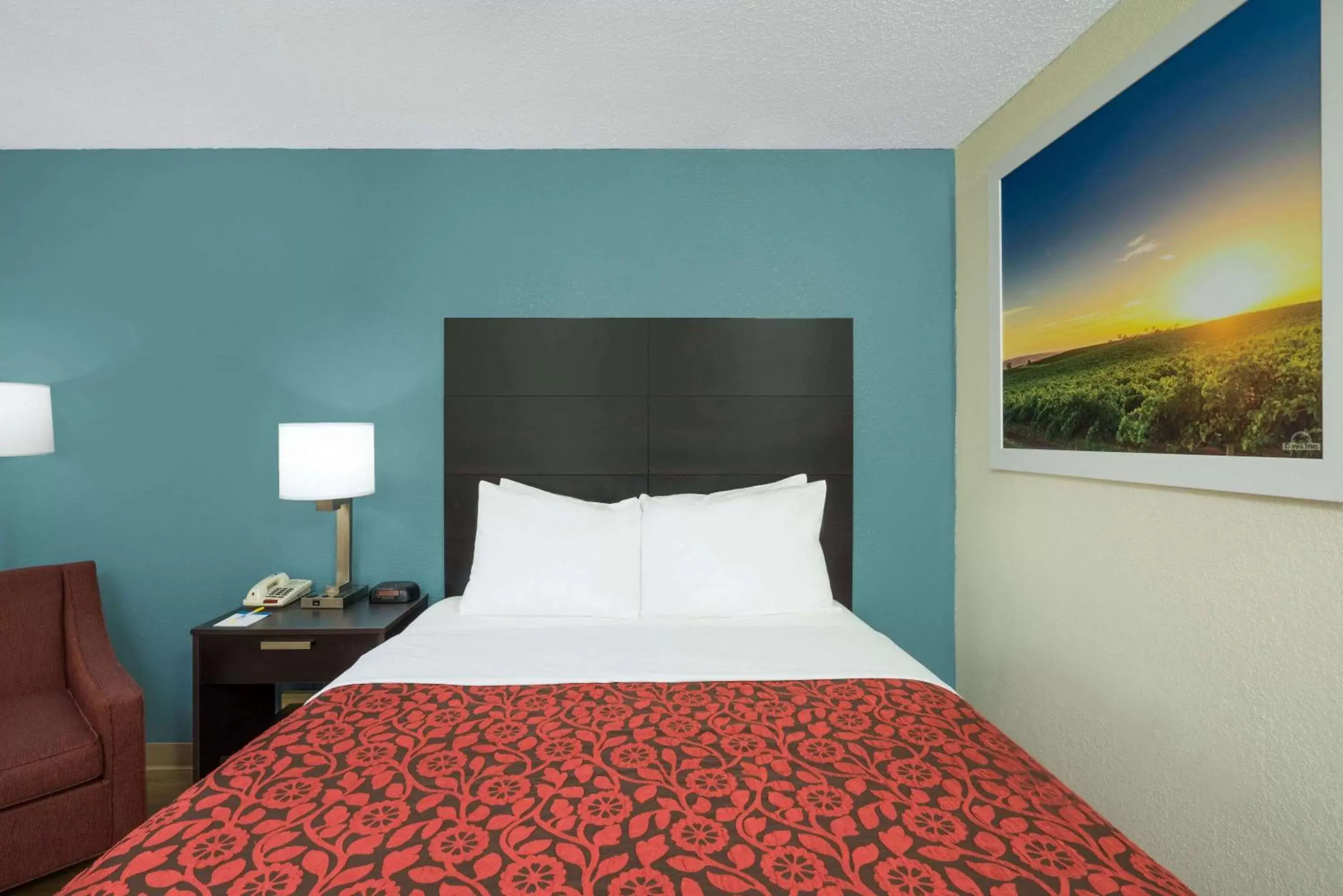 Photo of the whole room, Bed in Days Inn by Wyndham Raleigh Midtown