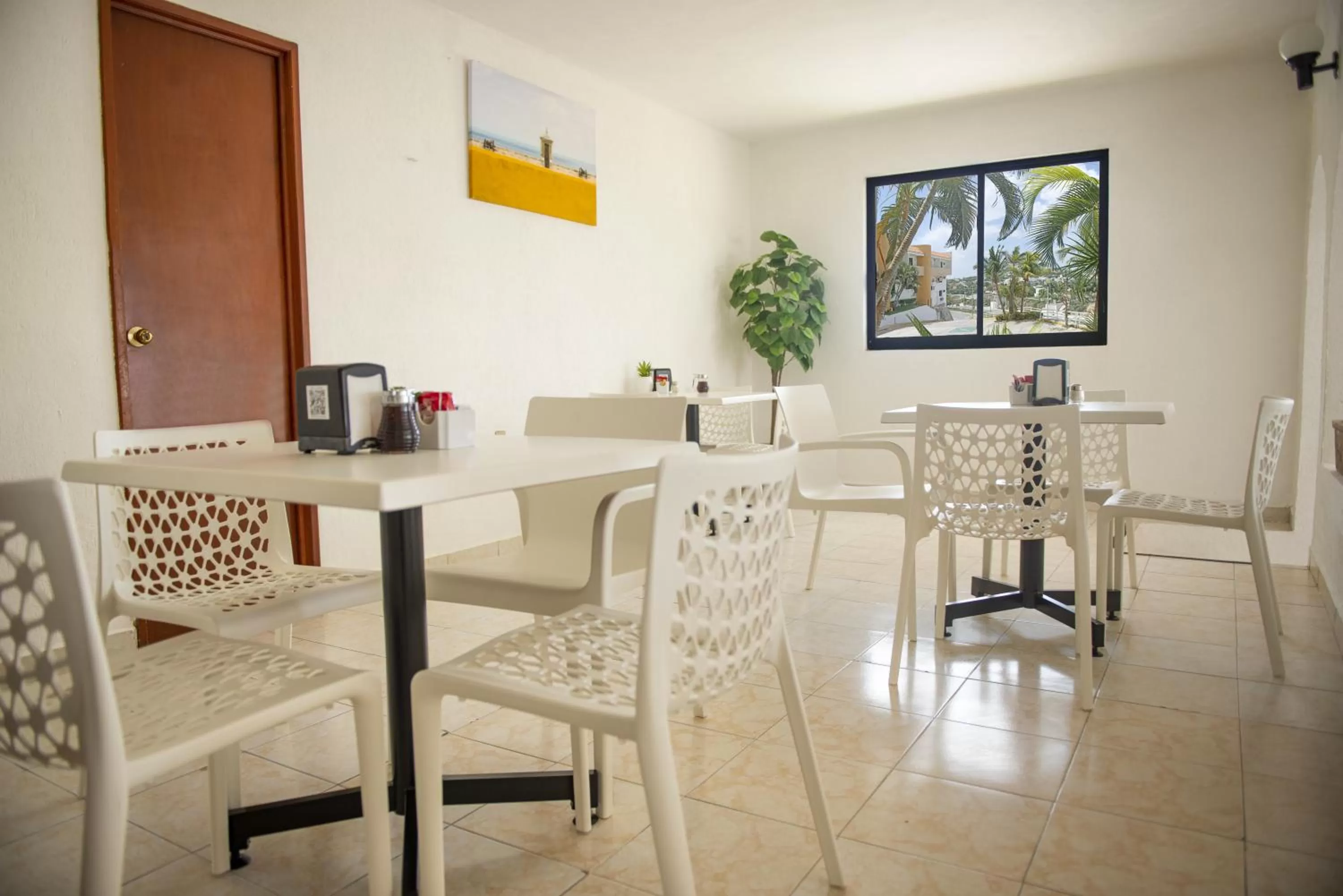 Restaurant/places to eat in Hotel Uxulkah