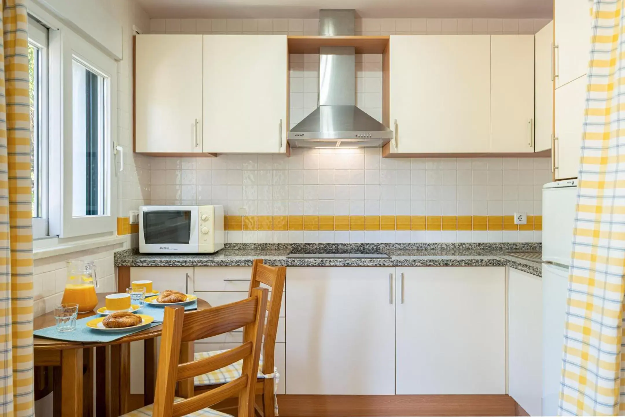Kitchen/Kitchenette in Quinta do Morgado - Apartamentos Turisticos Monte Da Eira