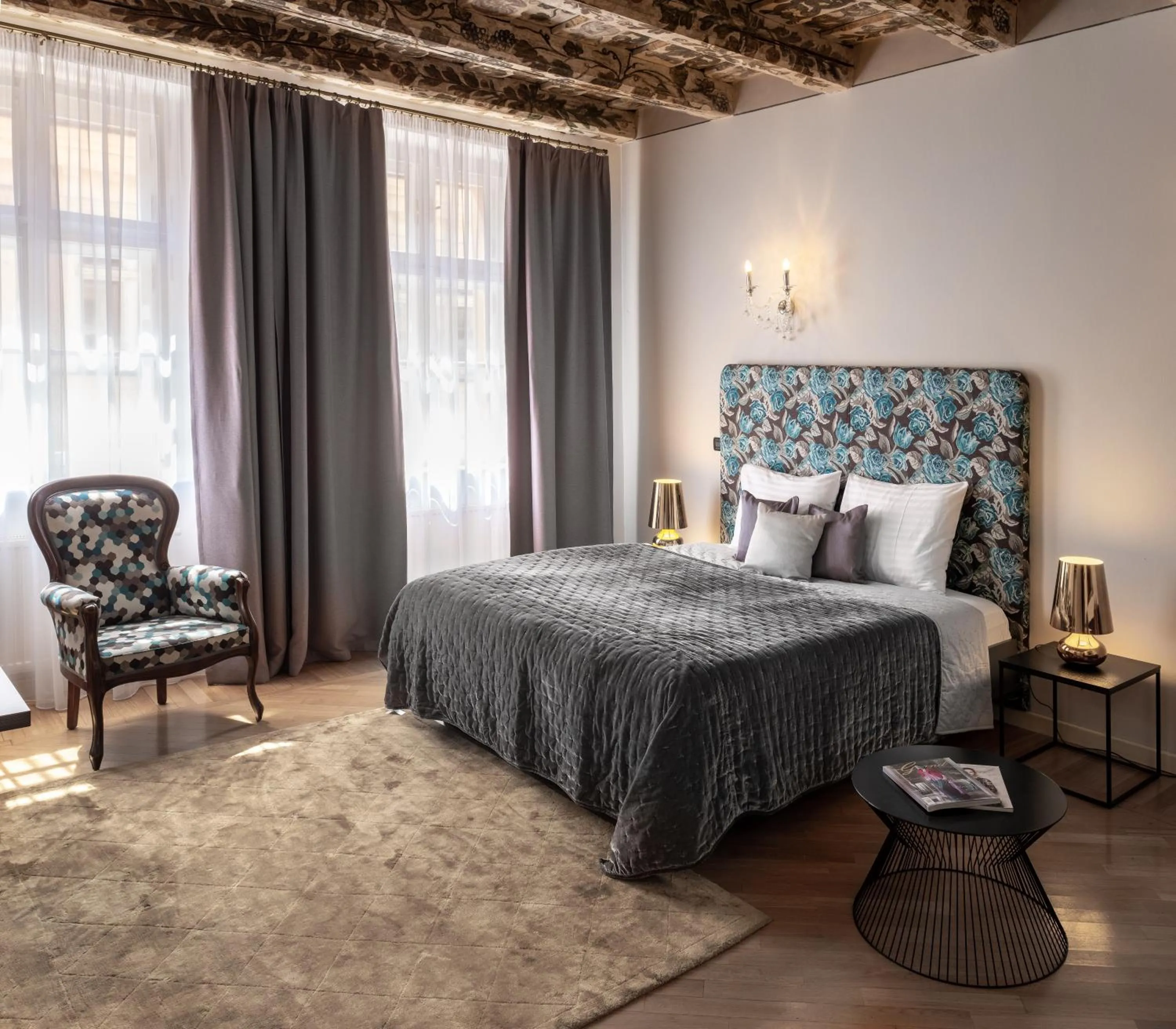 Bedroom, Bed in Chateau 9 Apartments by Adrez