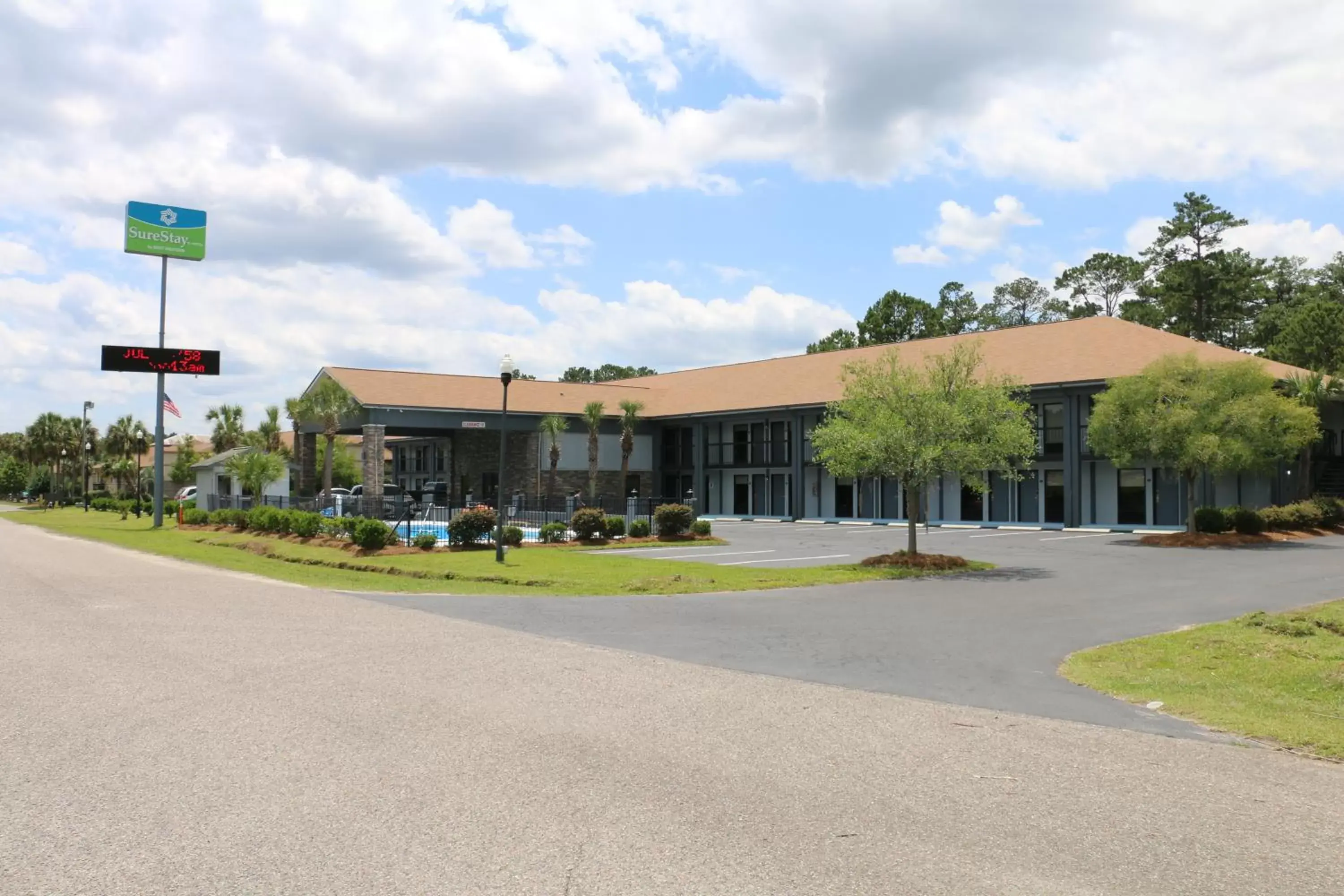 Pool view, Property Building in Baymont by Wyndham Ridgeland I-95