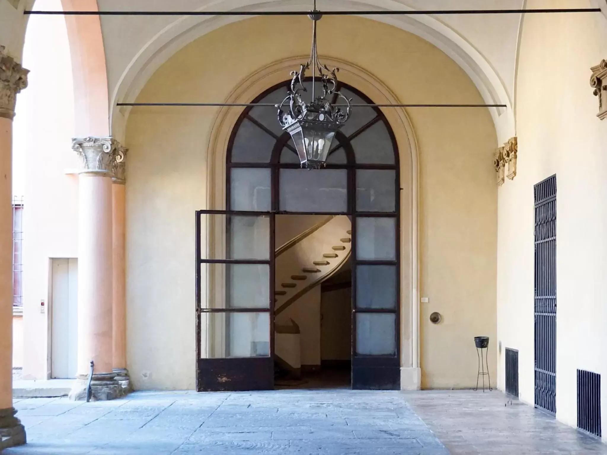 Facade/Entrance in Casa Isolani - Santo Stefano