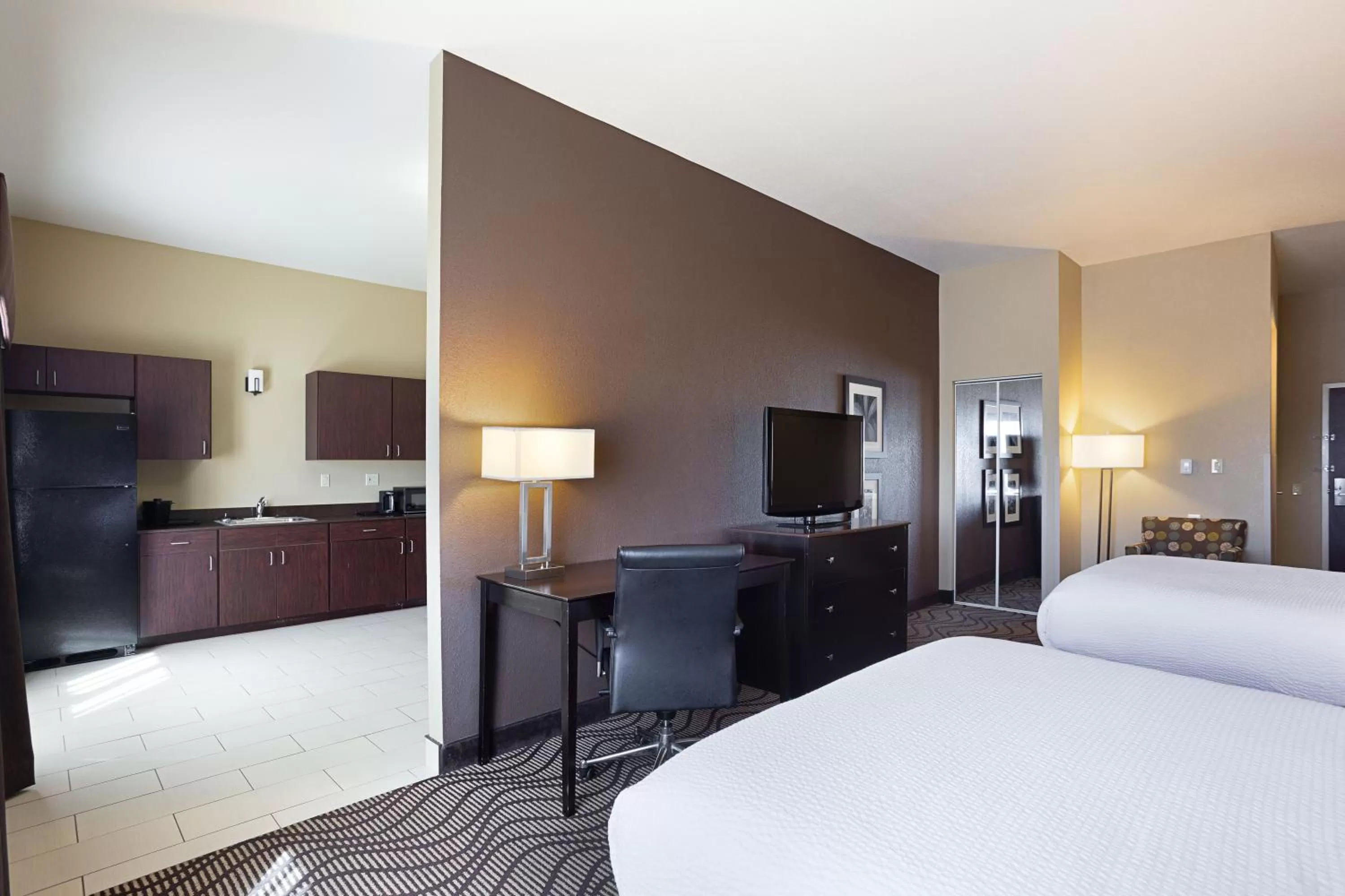 Bed in La Quinta by Wyndham Meridian / Boise West