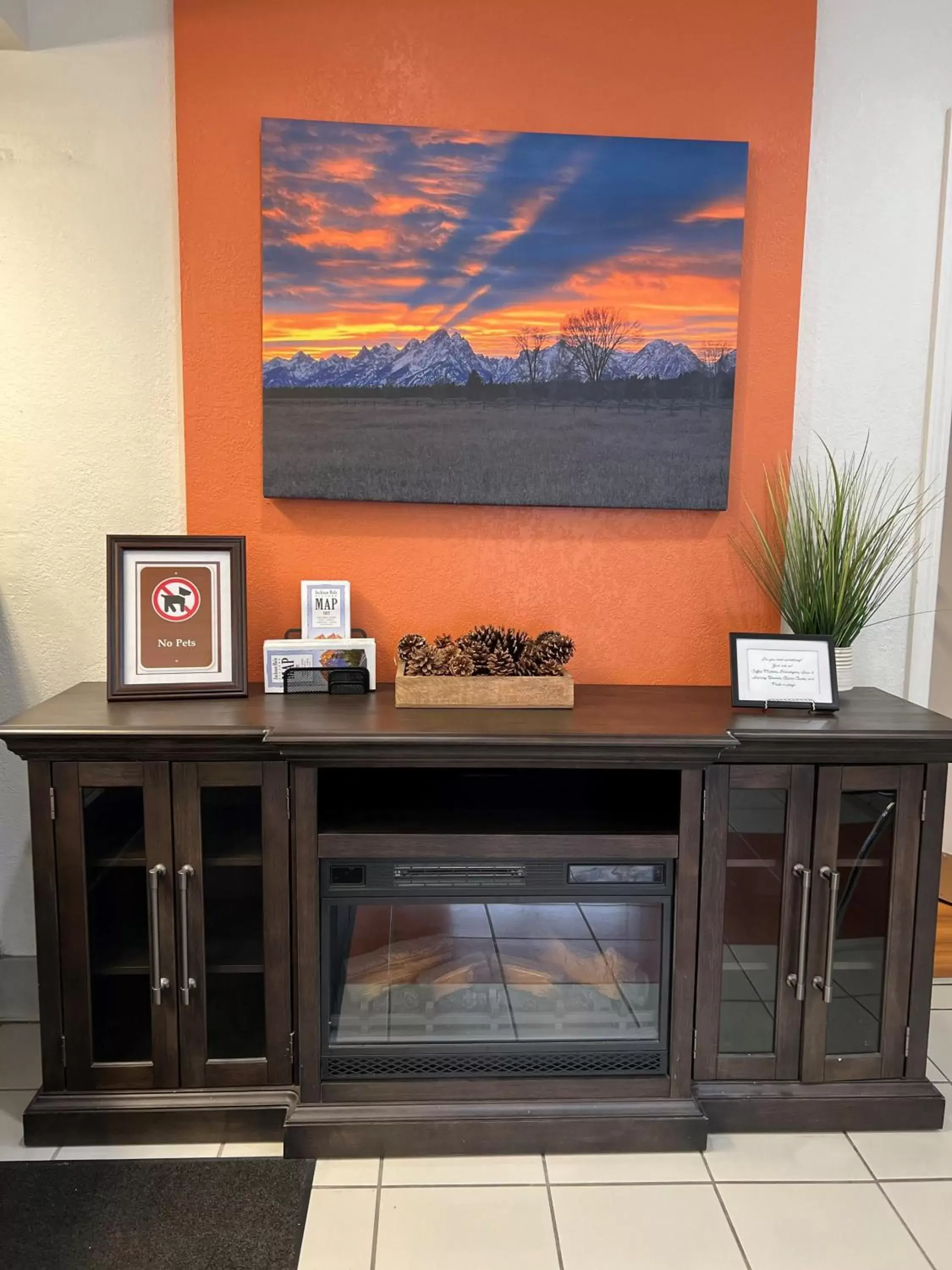 Lobby or reception, TV/Entertainment Center in The Jackson SouthTown Motel