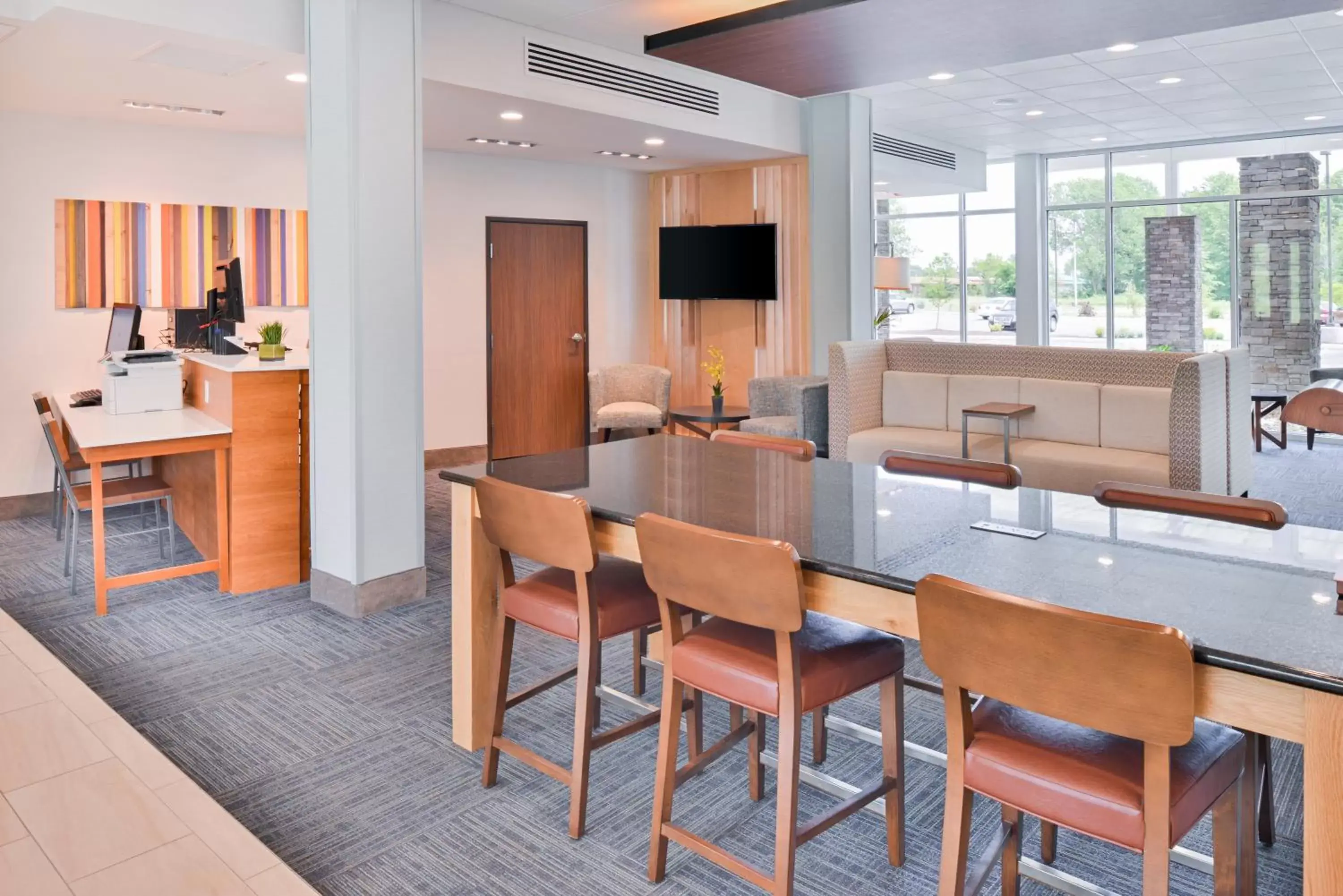 Property building, Dining Area in Holiday Inn Express & Suites Salem, an IHG Hotel