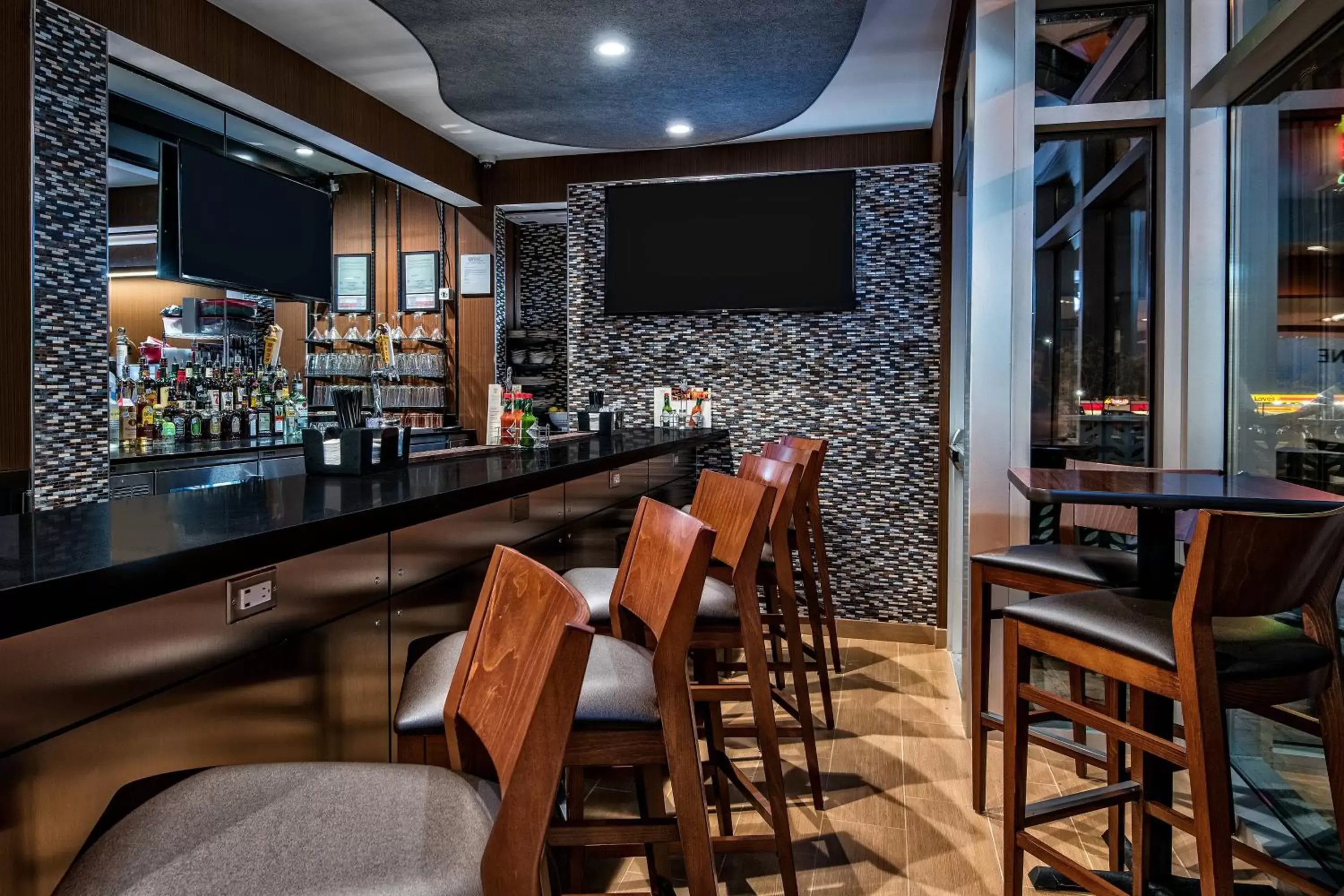 Lounge or bar, Restaurant/Places to Eat in Fairfield Inn & Suites by Marriott Van