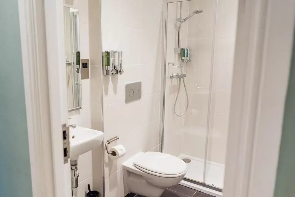Bathroom in Edgbaston Park Hotel Birmingham